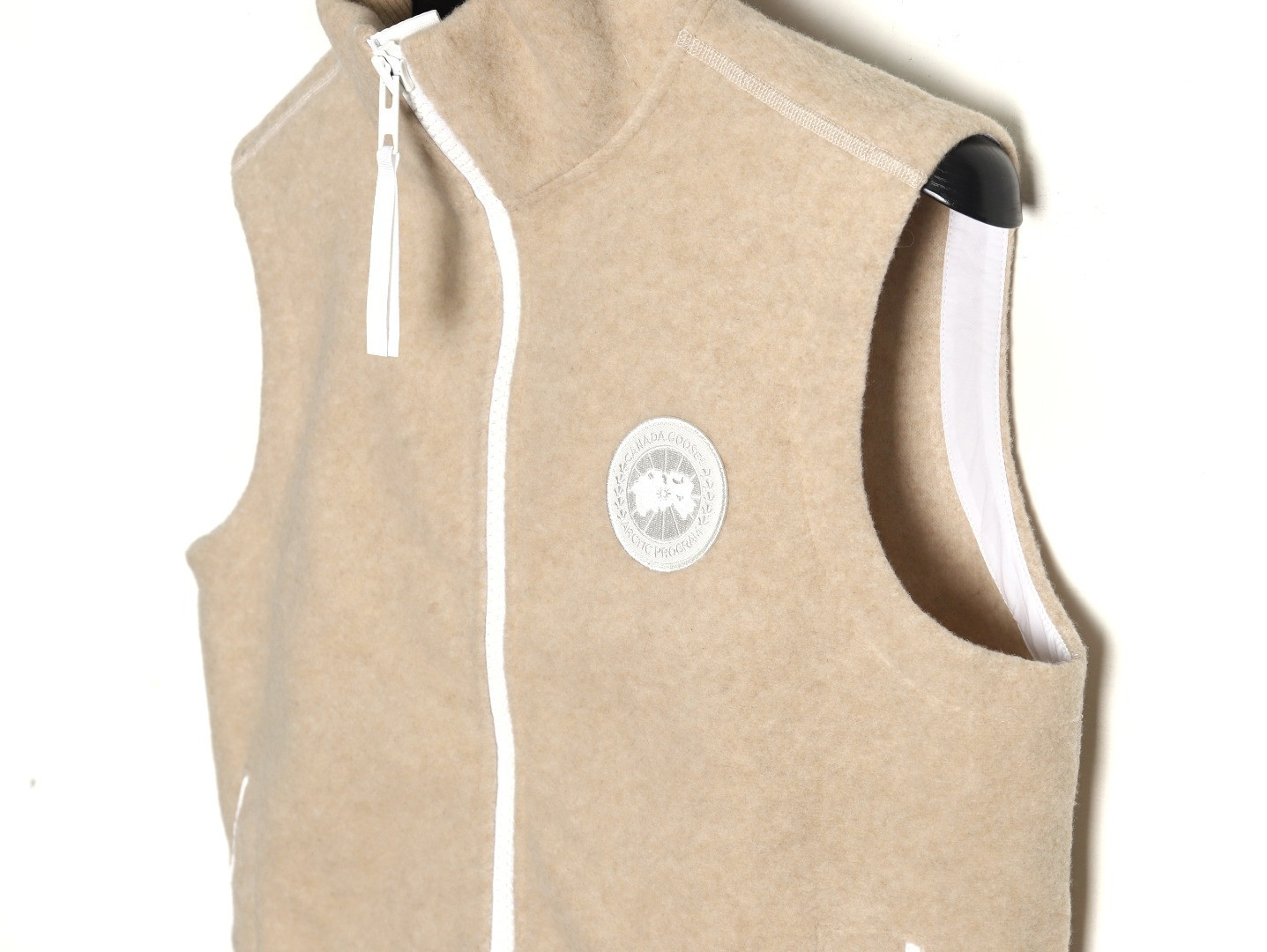 Can*a Go*e lambskin vest