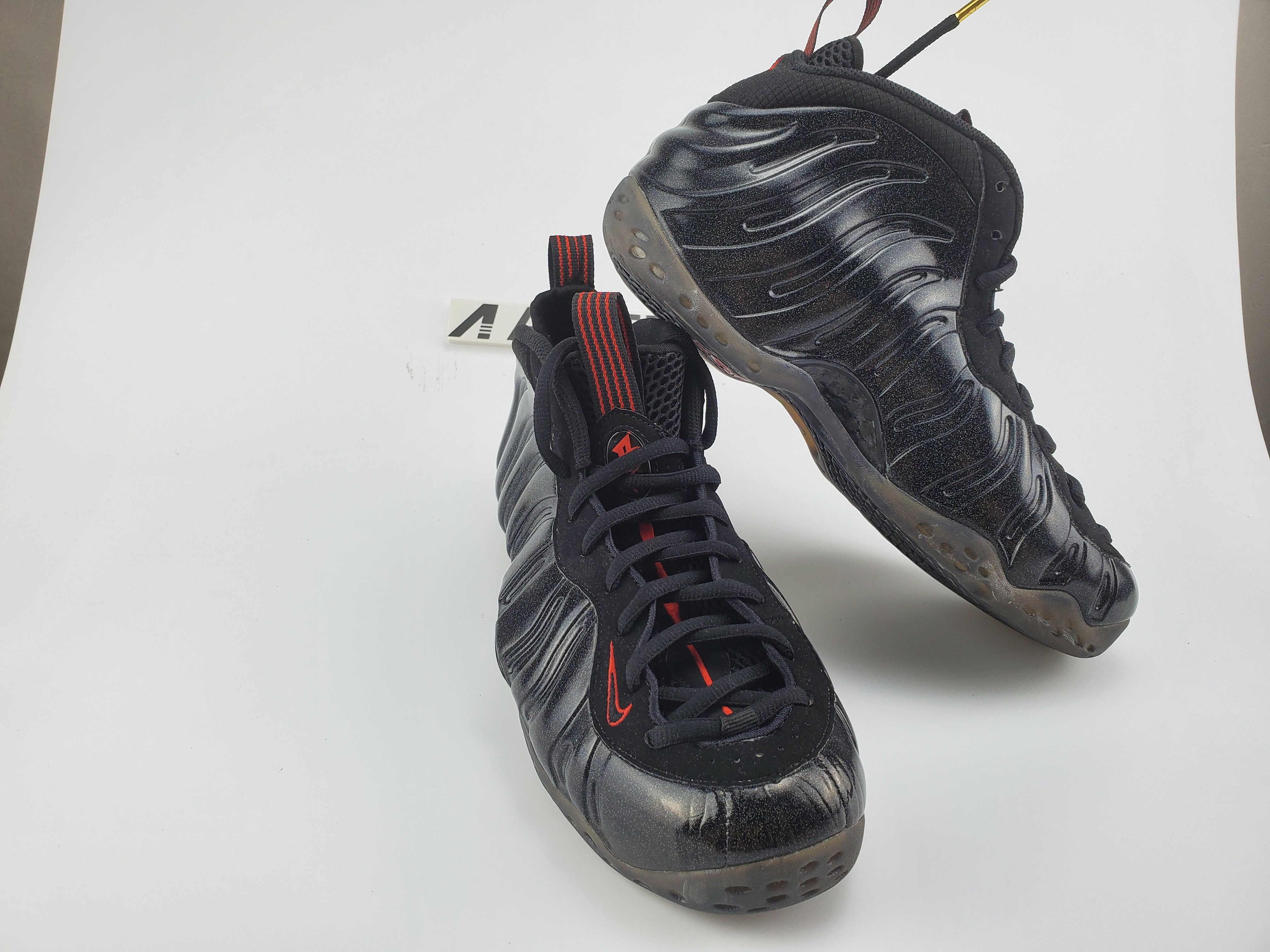 Nike Air Foamposite One “Black/Gold-Red”