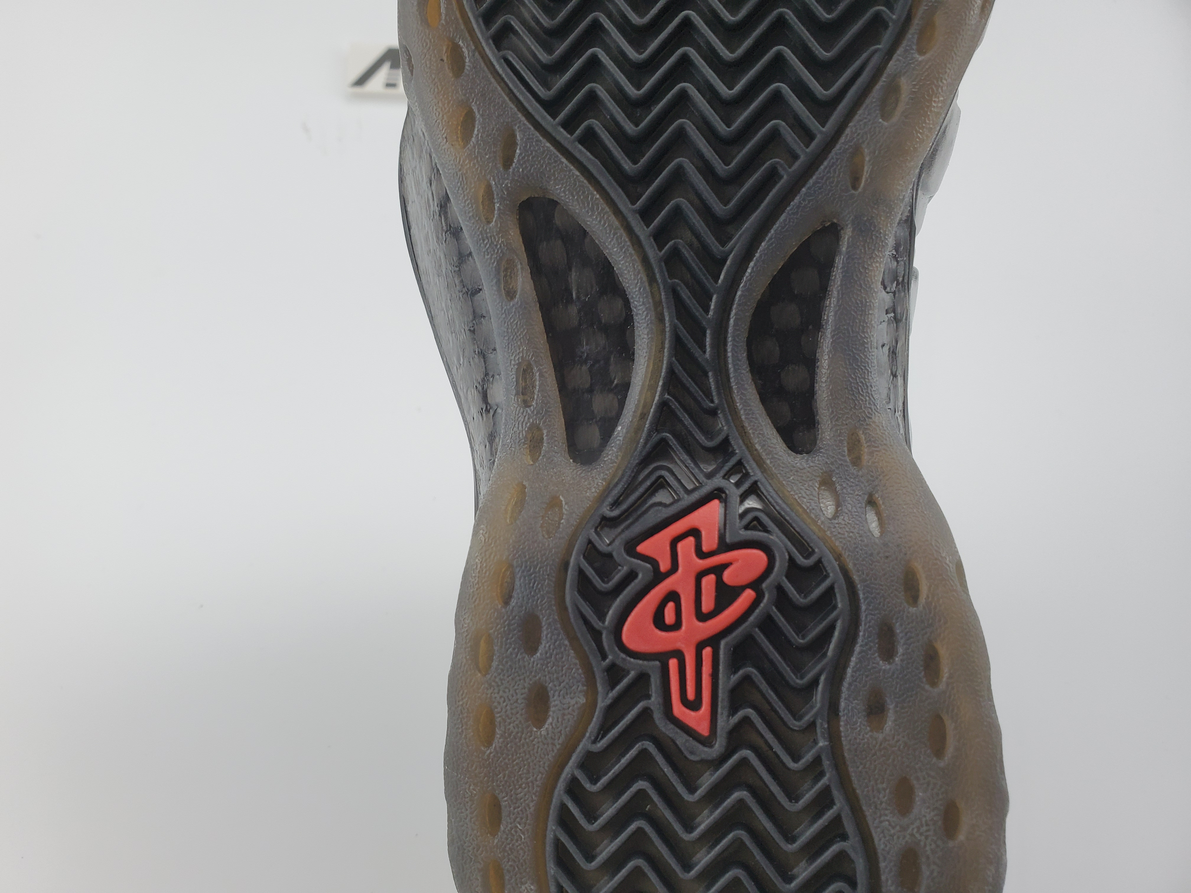 Nike Air Foamposite One “Black/Gold-Red”