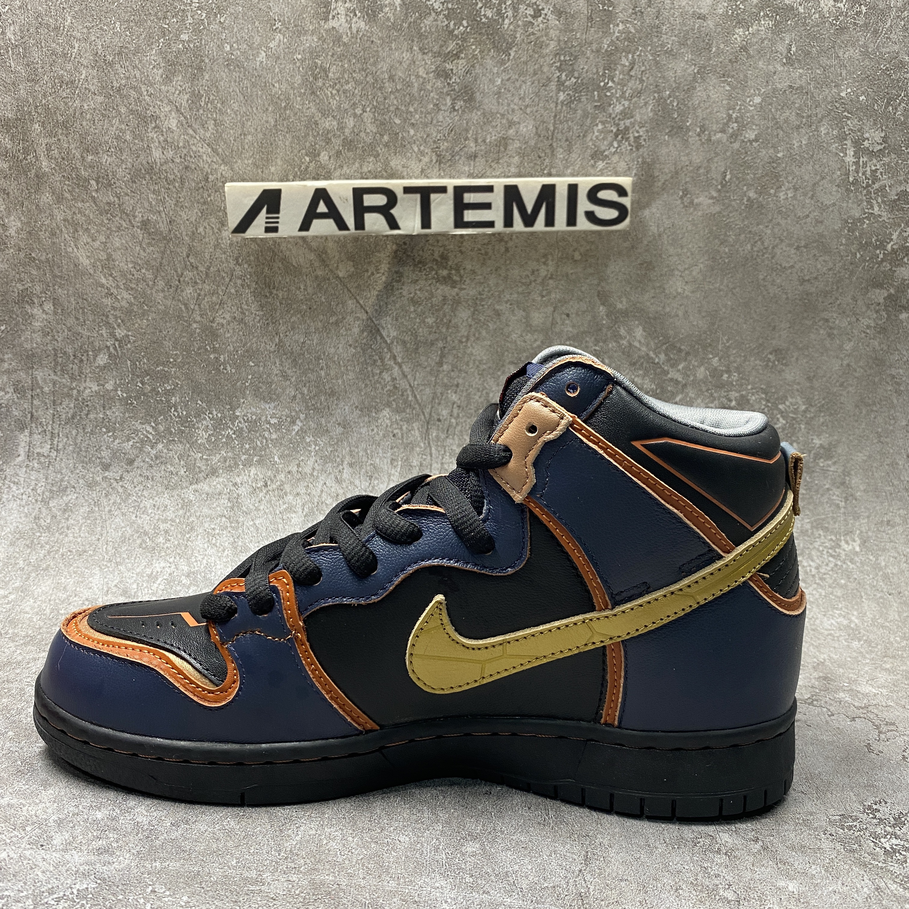 Nike SB Dunk High RX-0 Unicorn Gundam 02 Banshee