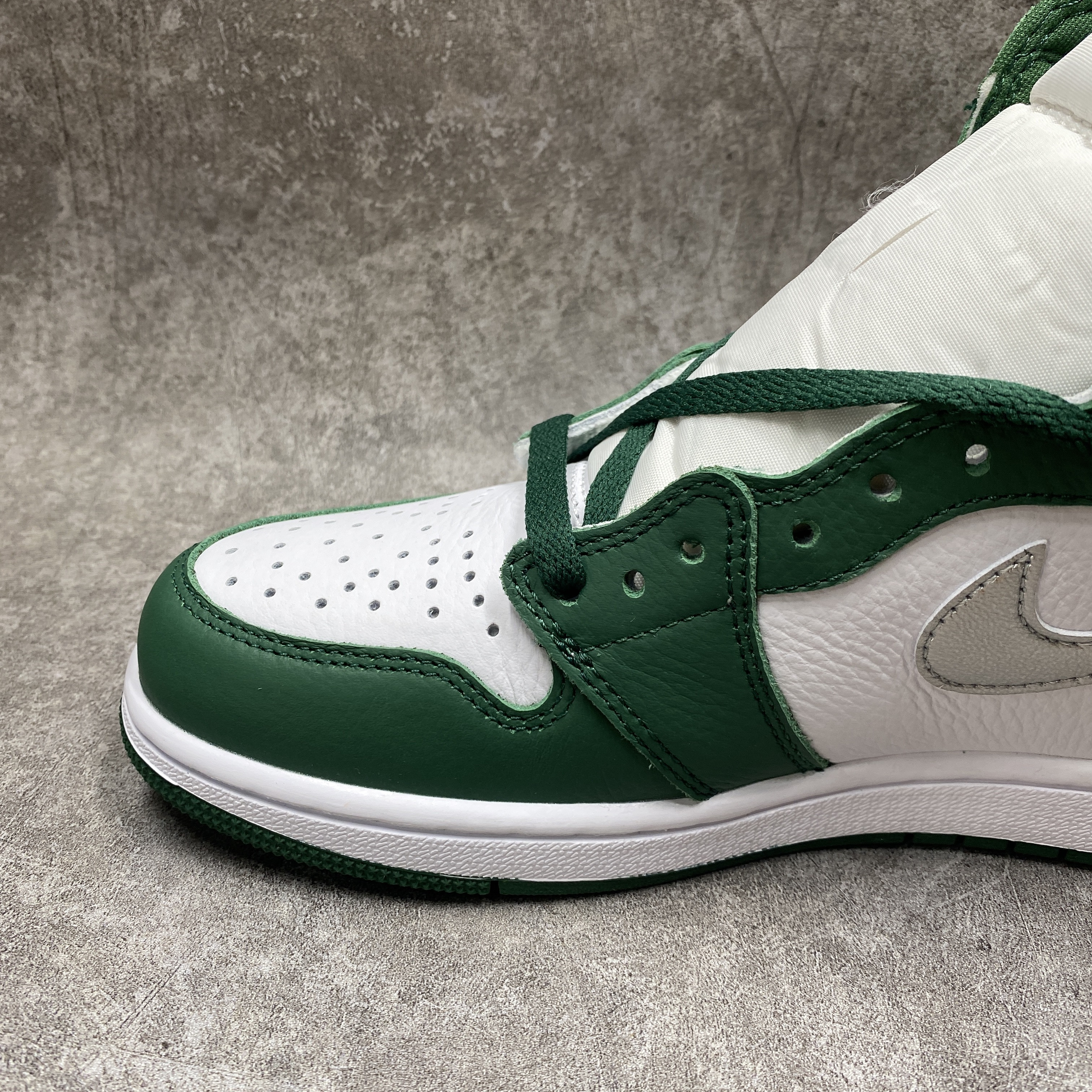 Air Jordan 1 High OG Gorge Green