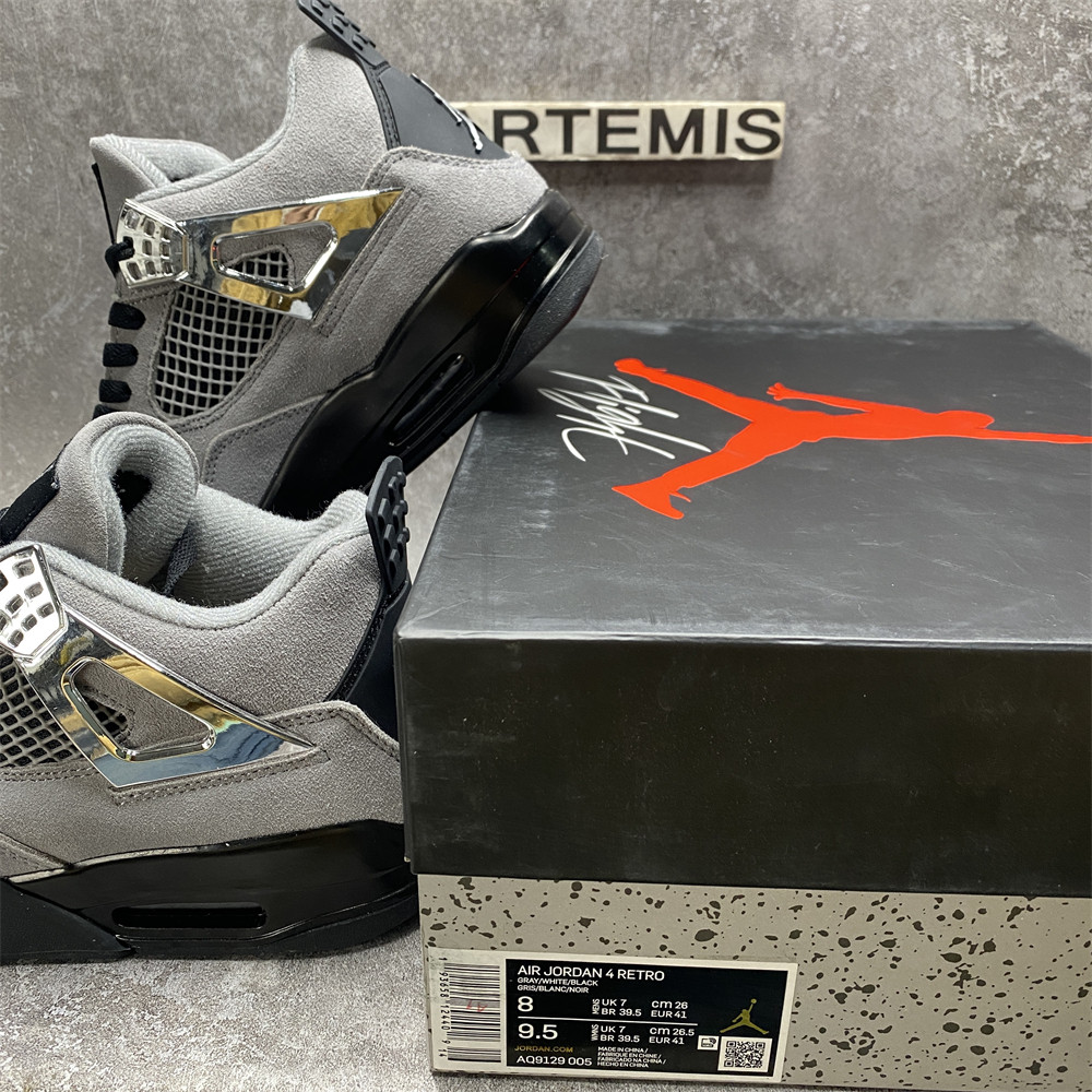 AIR JORDAN 4 RETRO