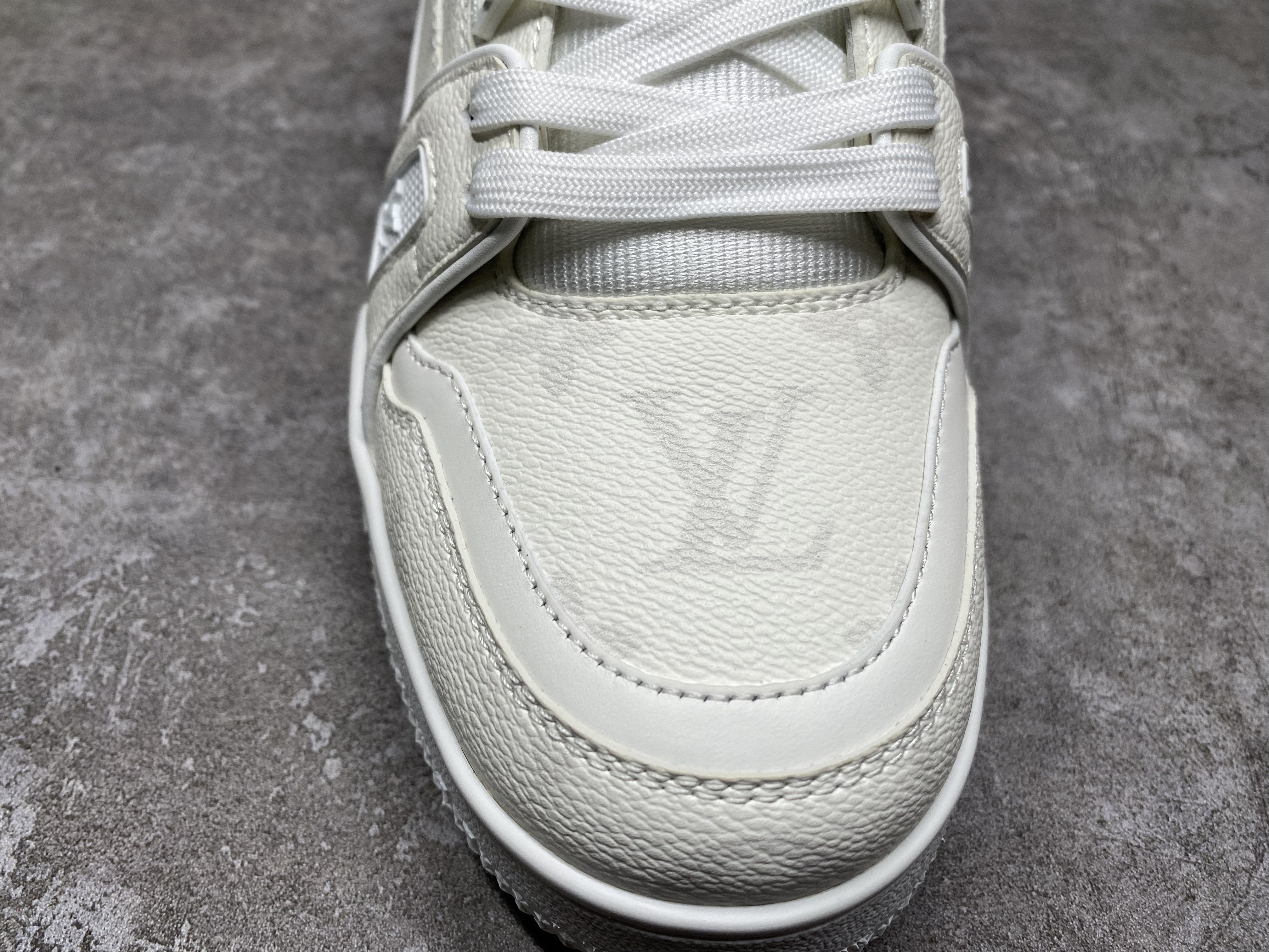 UA LV Trainer Sneaker