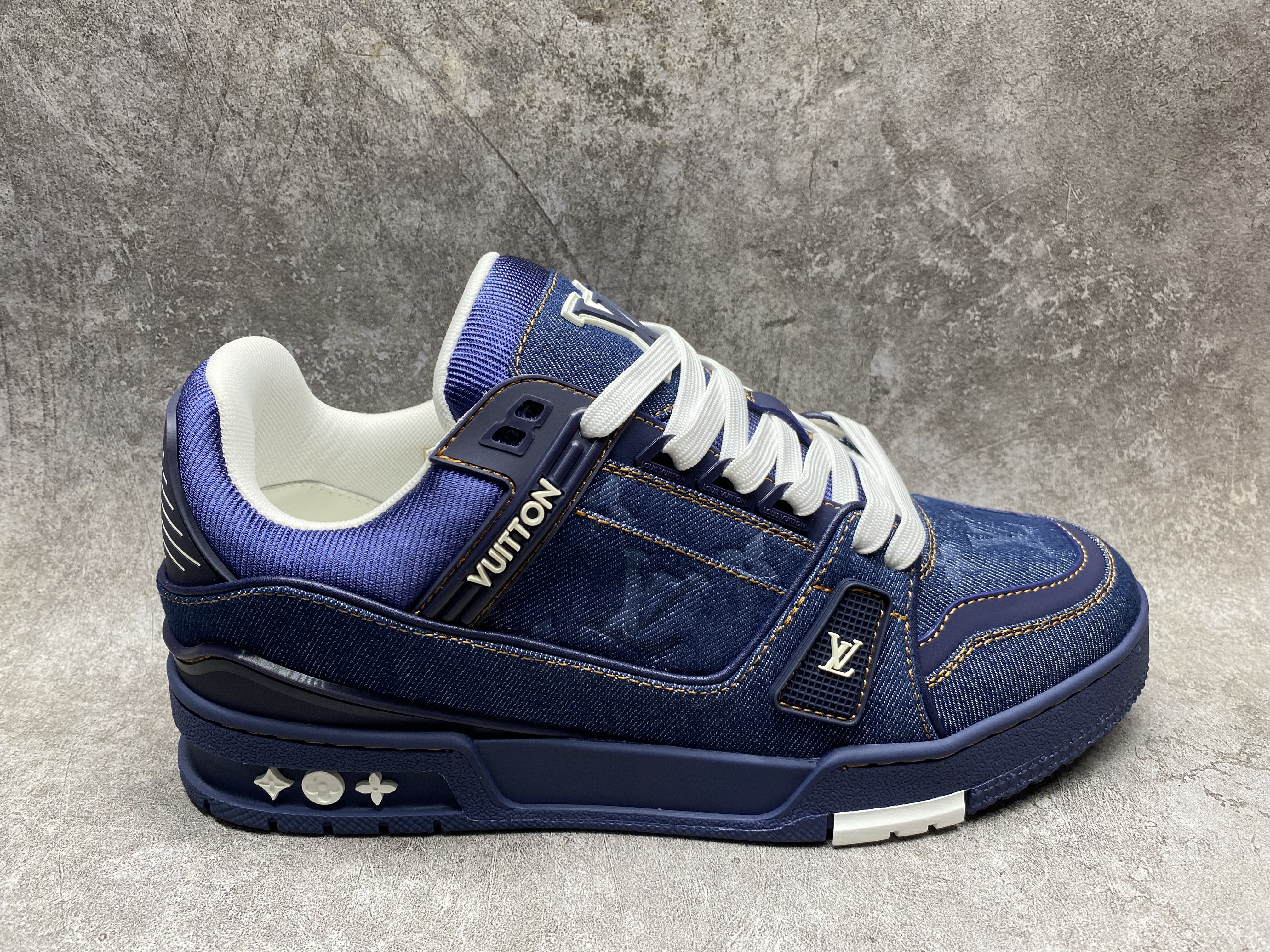 UA LV Trainer Sneaker