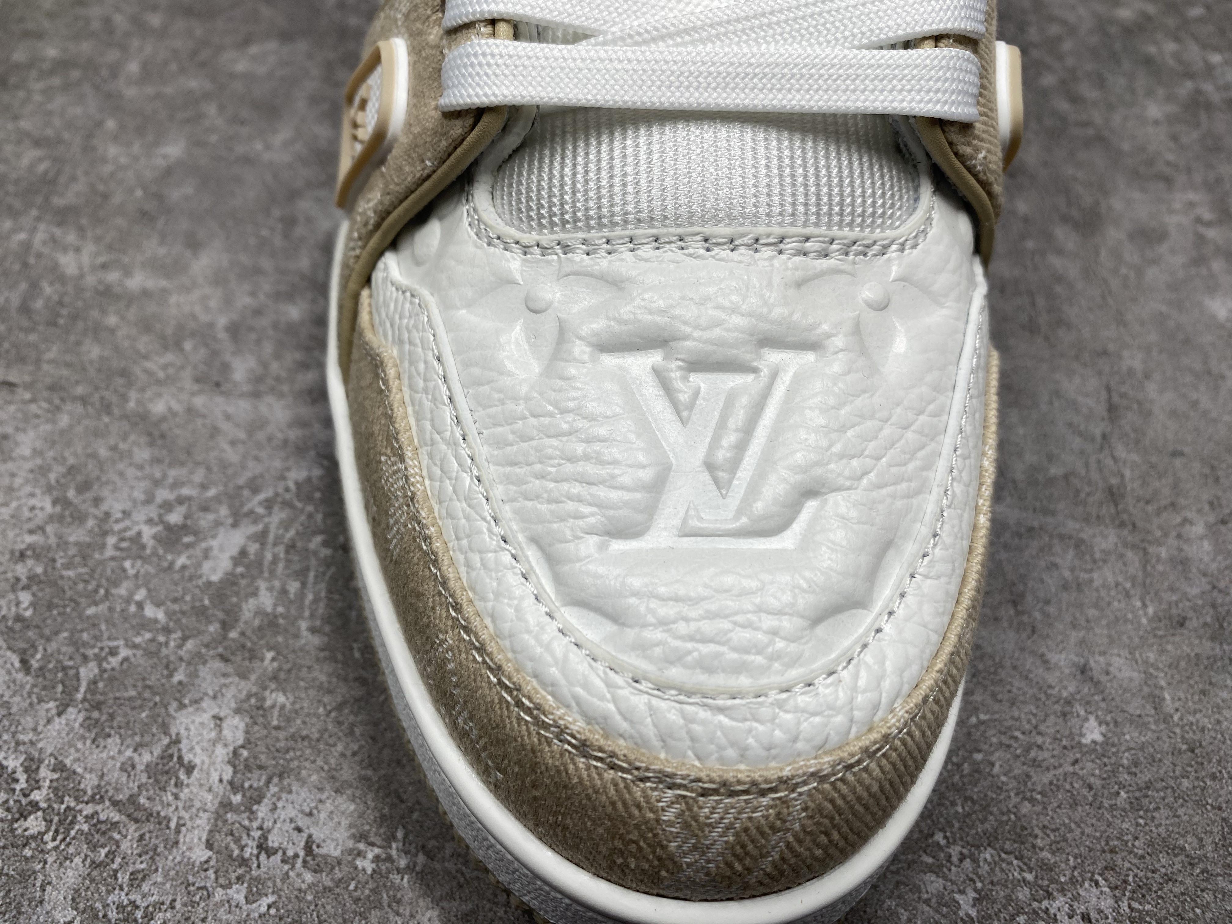UA LV trainer Sneakers