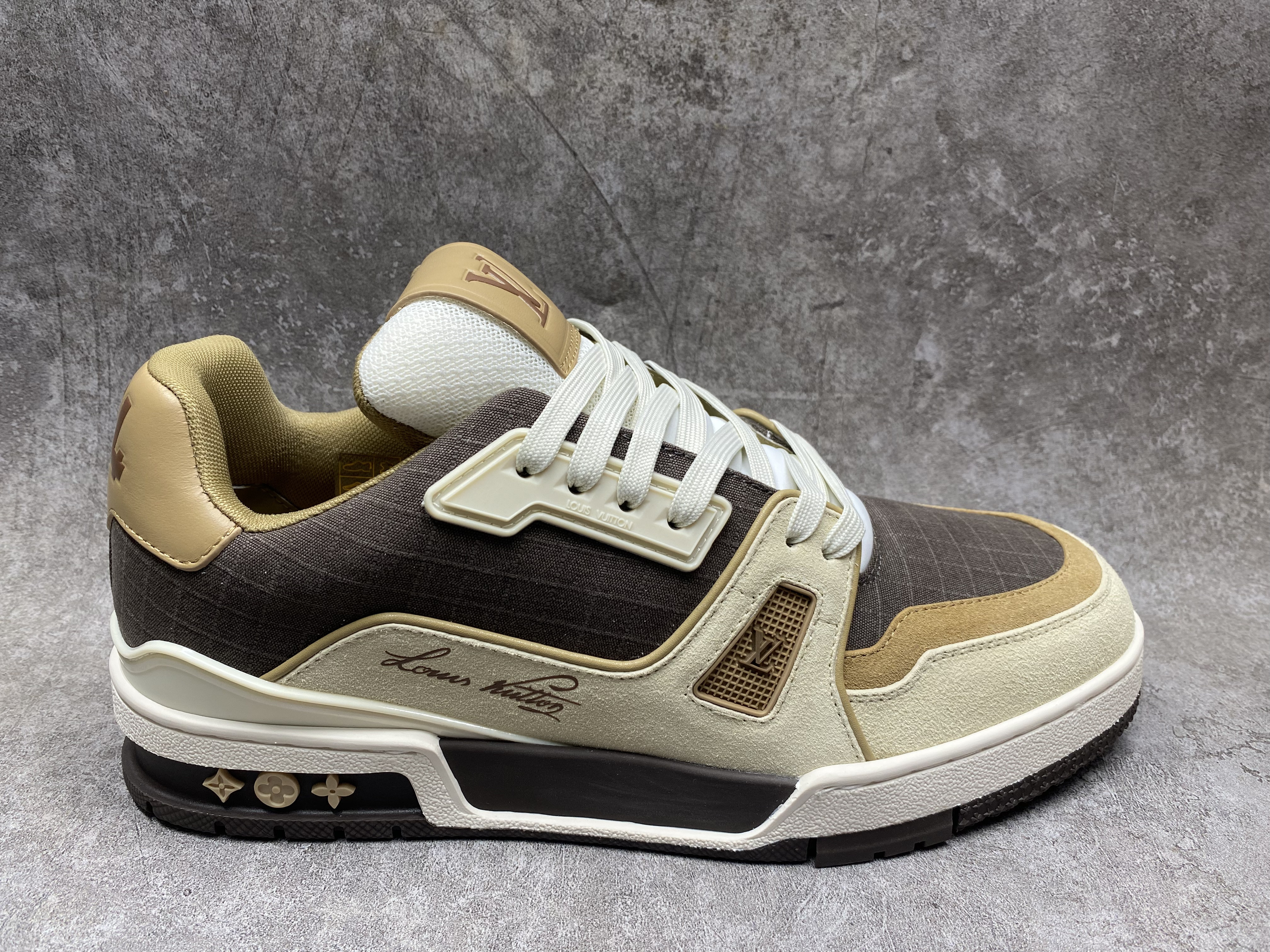 UA LV trainer Sneakers