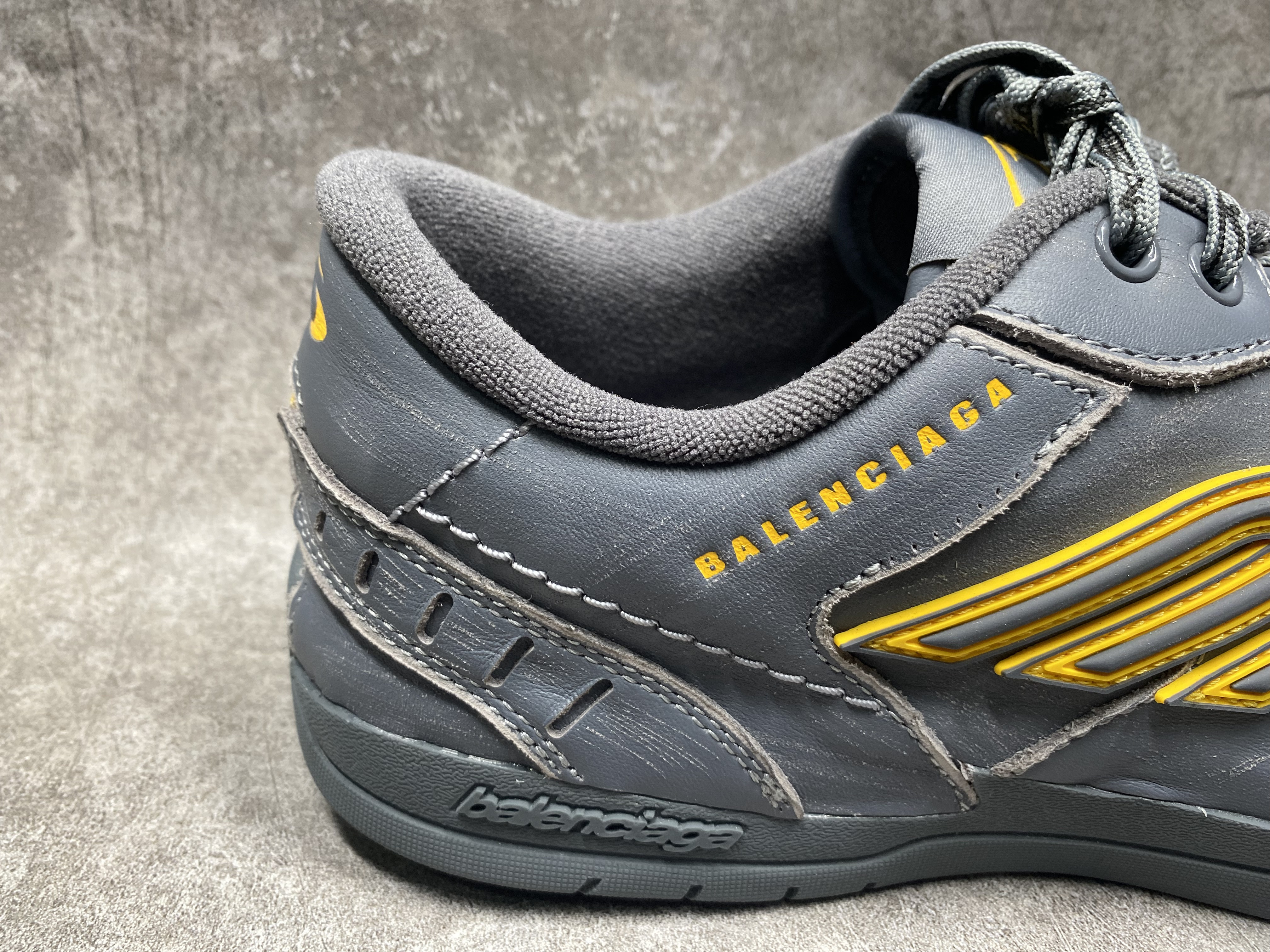 ua Ba*len*cia*ga hamptons worn-out sneaker in grey/yellow(run one size large)
