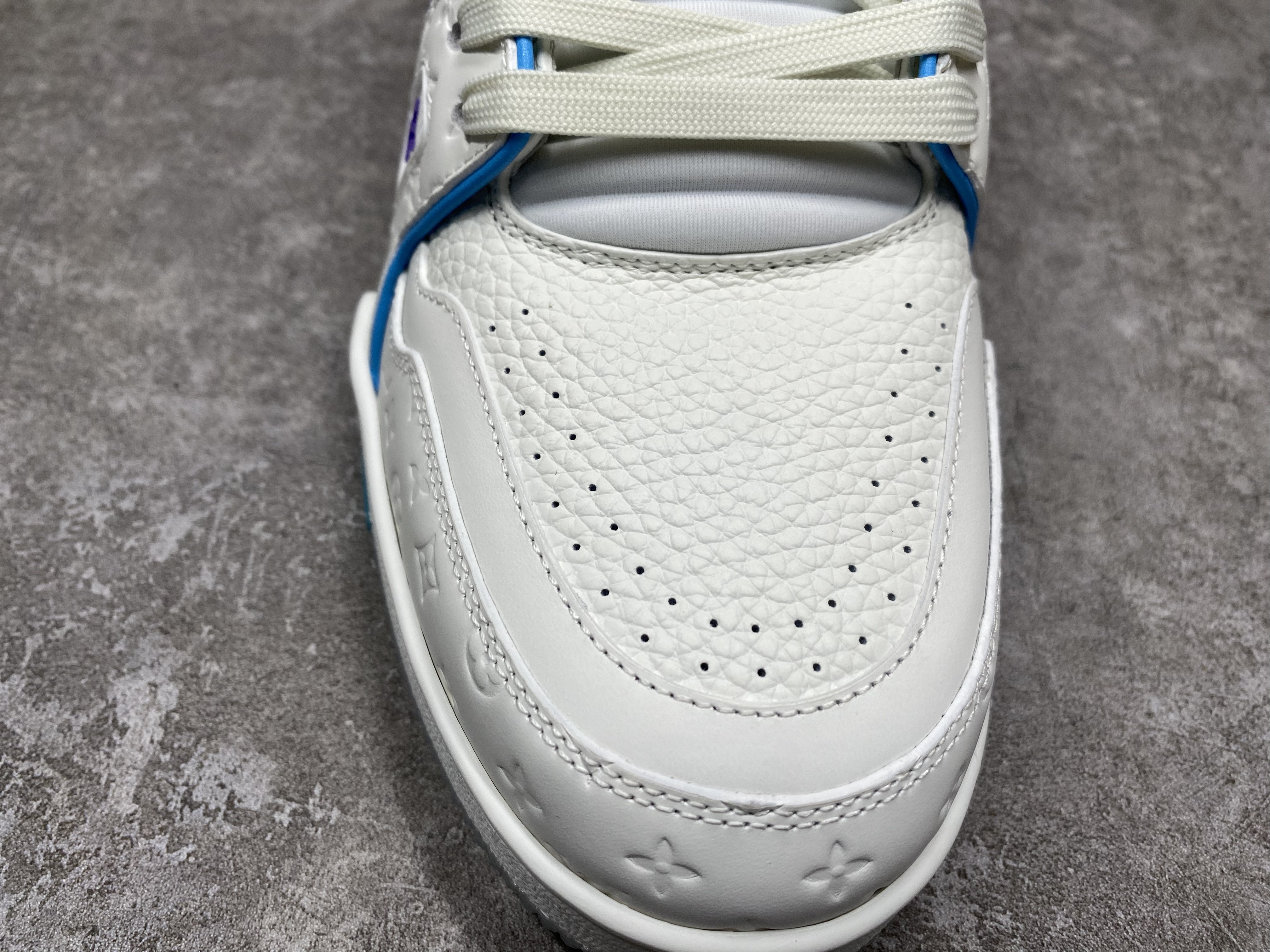 UA LV trainer Sneakers