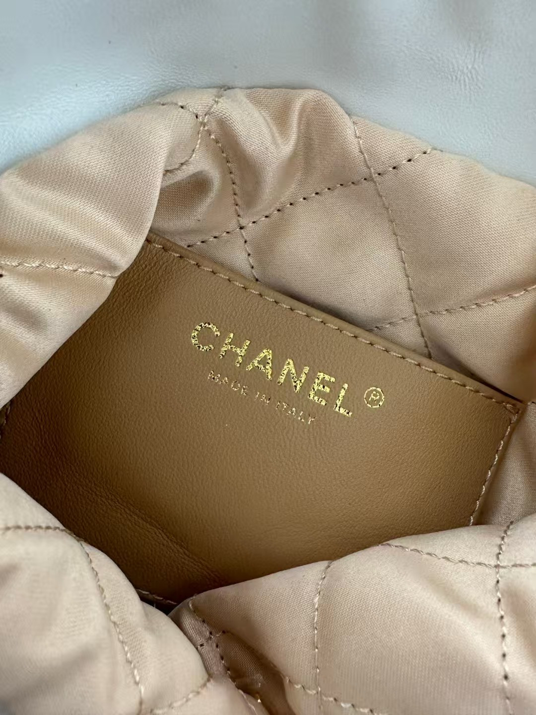 Ch*el 22 mini handbag shiny calfskin 20 × 19 × 6 cm