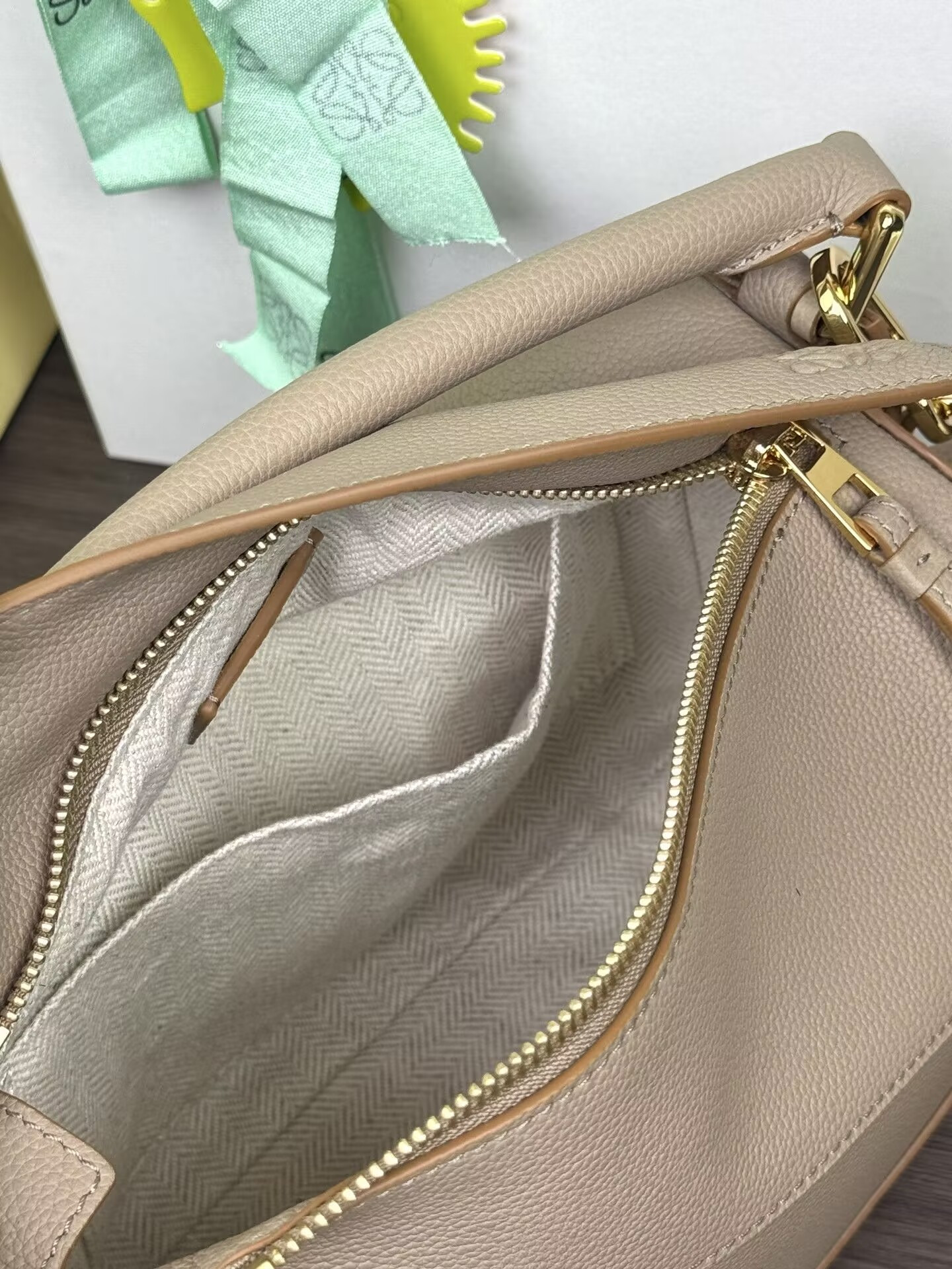 L0ew* small puzzle bag in classic calfskin 24x10.5x16.5cm