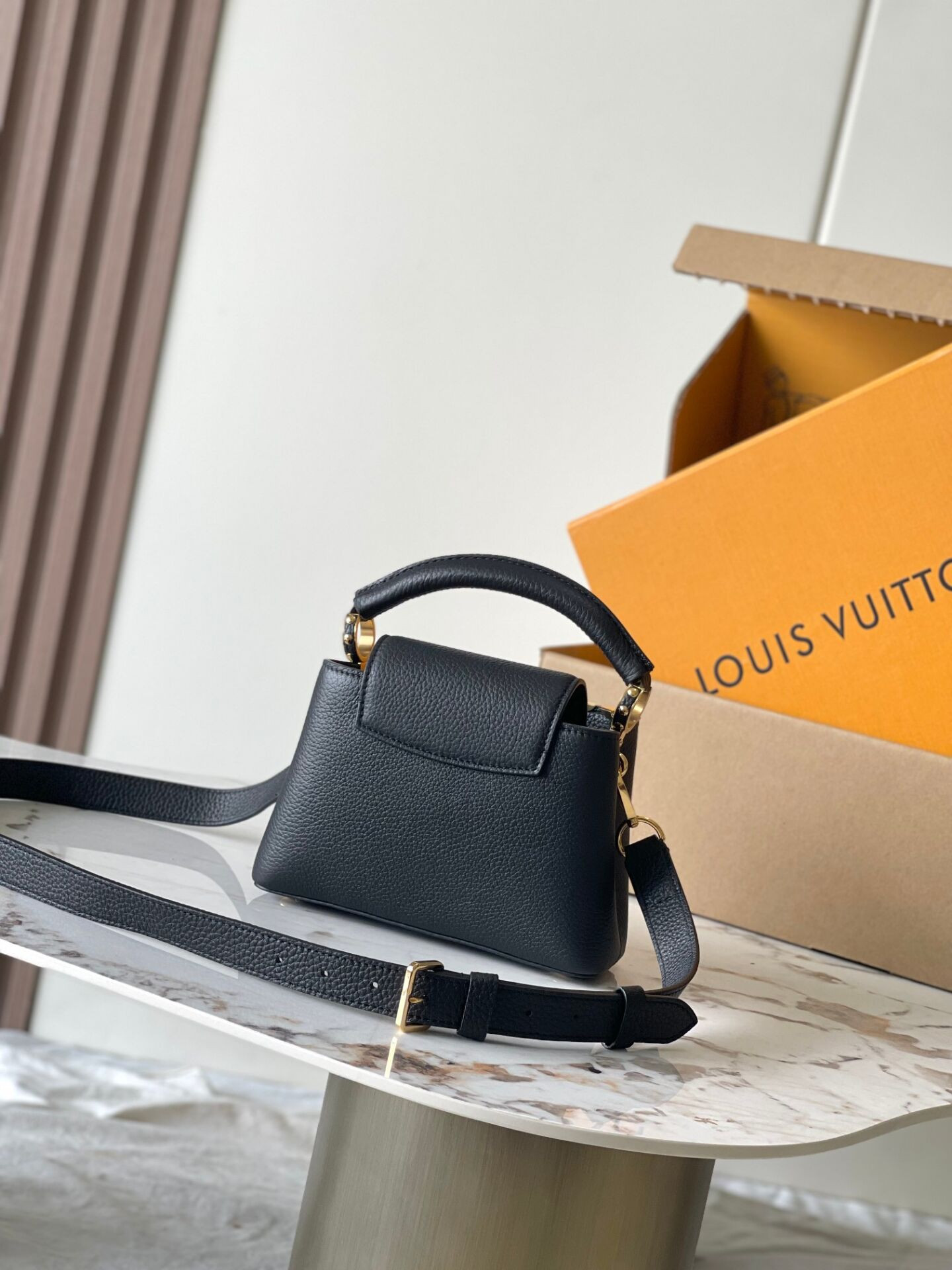 LV Capucines Mini M11342 21x14x8cm