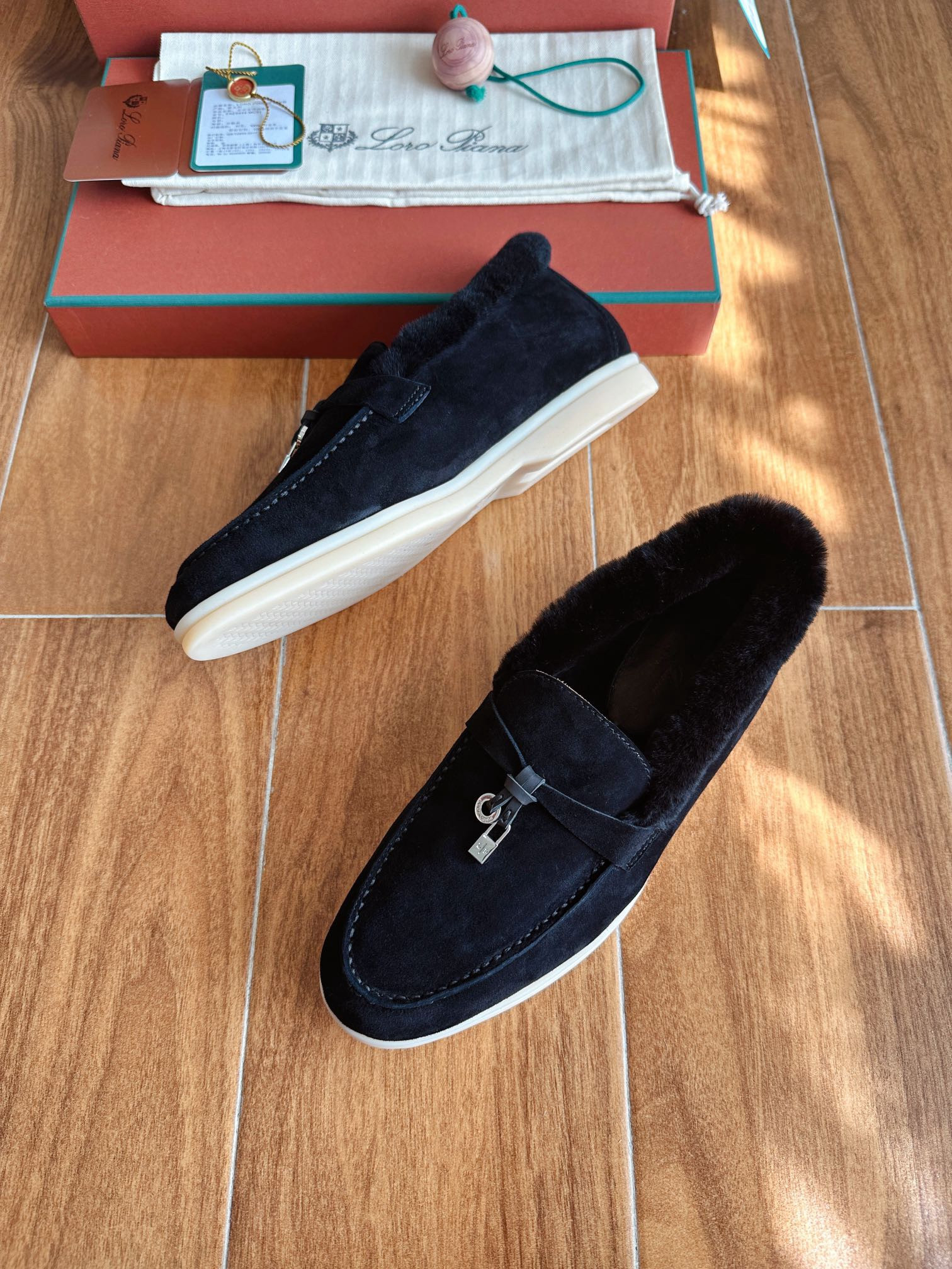ua L**o p*ana summer charms walk loafers