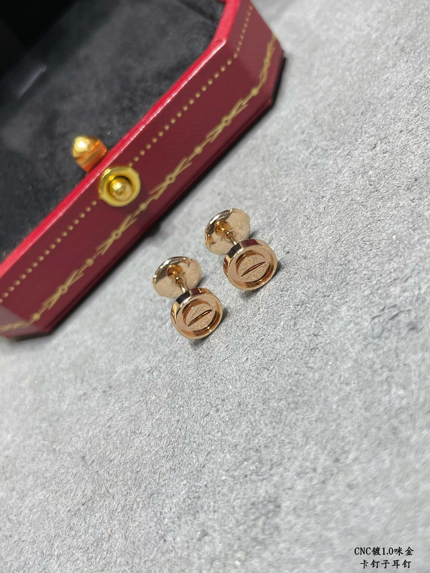 Ca*t*er nail earrings