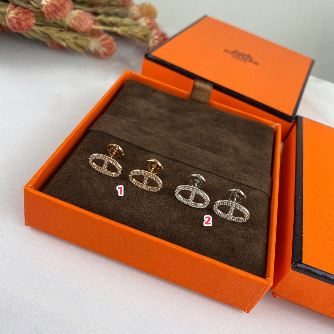 H**me5 fully di*m*nd-encrusted  h stud earrings
