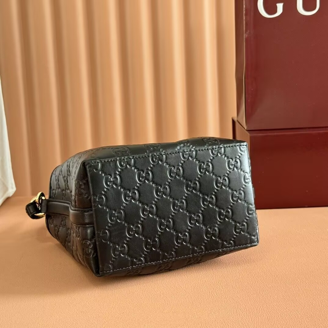 G*u*i gg emblem small bucket bag 19x18x11cm