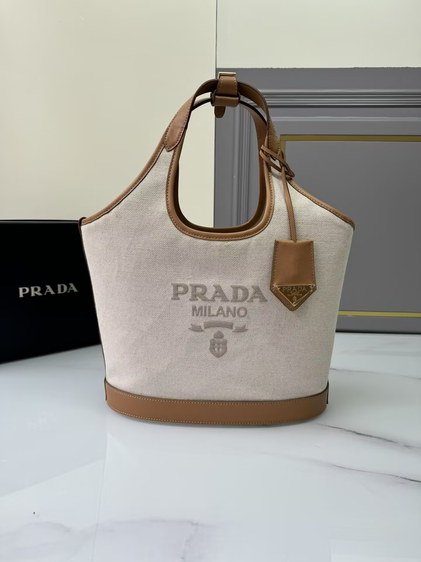Pra*a natural medium linen blend and leather tote bag 28x22.5x12.5cm