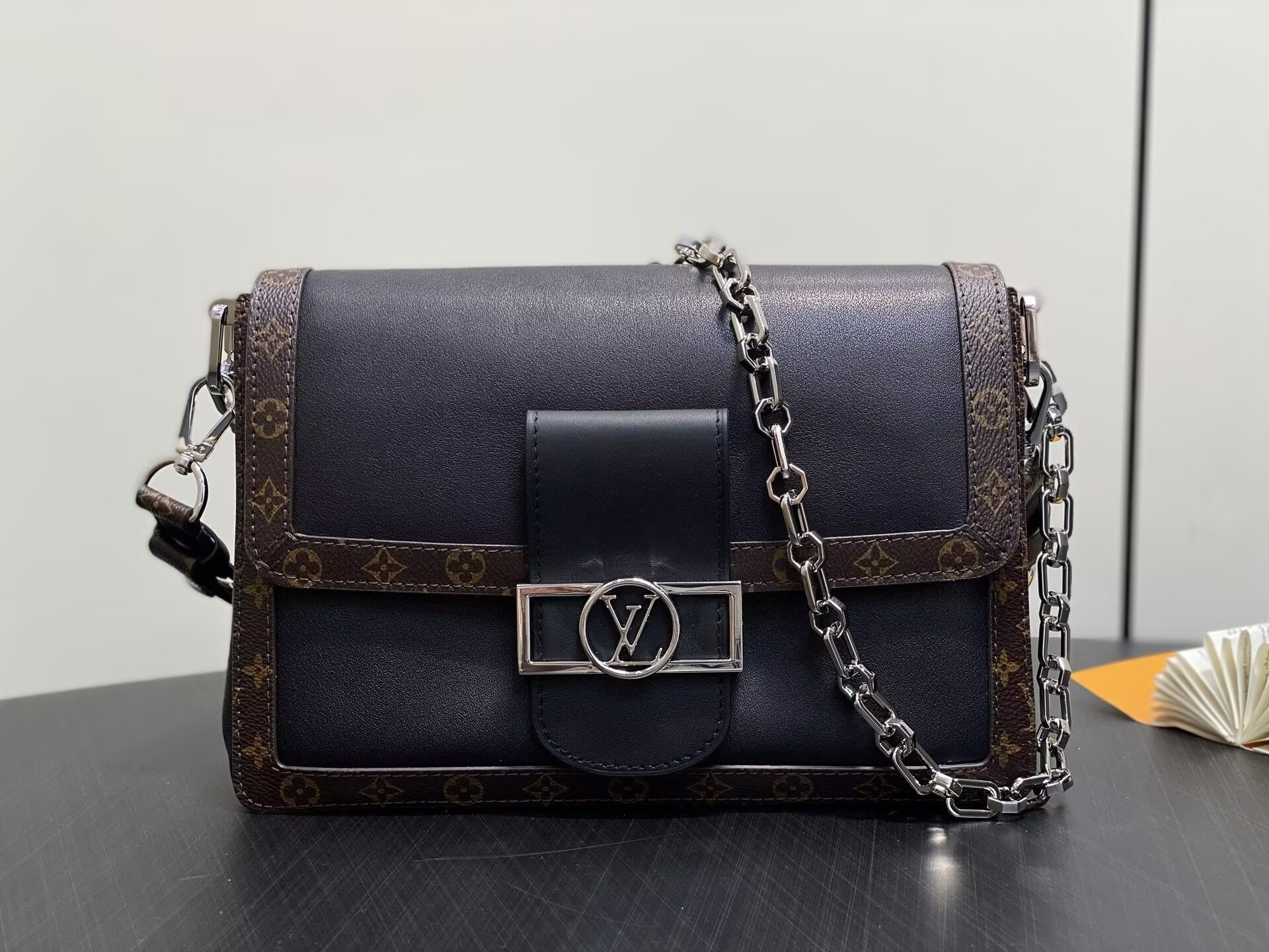 LV Dauphine Soft MM M13450 24 x 17 x 9 cm