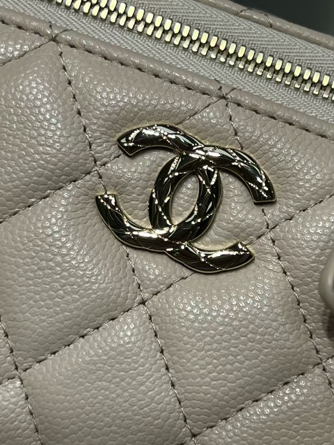 Ch*el clutch with chain ap4590 17x9.5x8cm