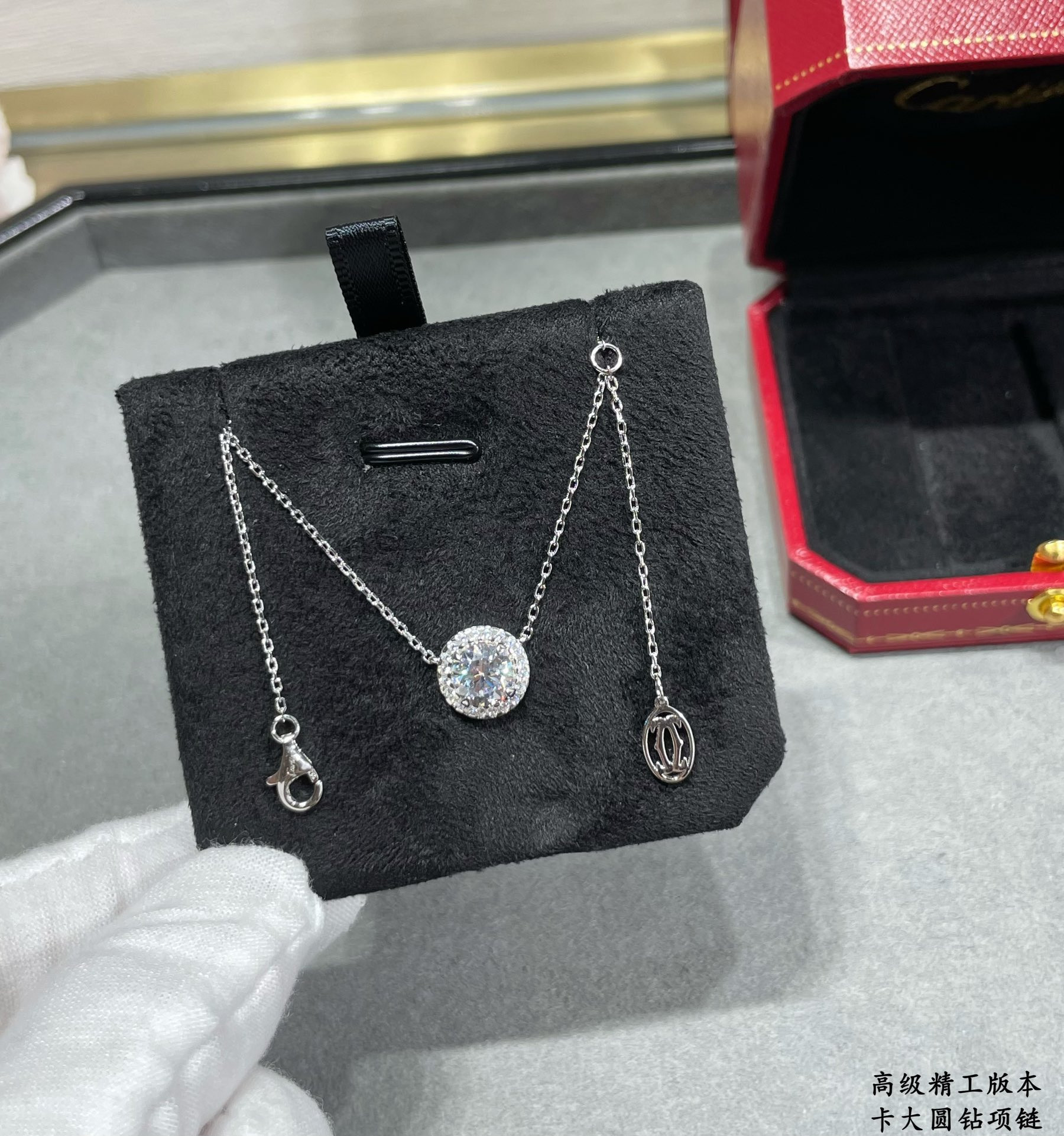 ca*t*er large round Di*m*nd necklace