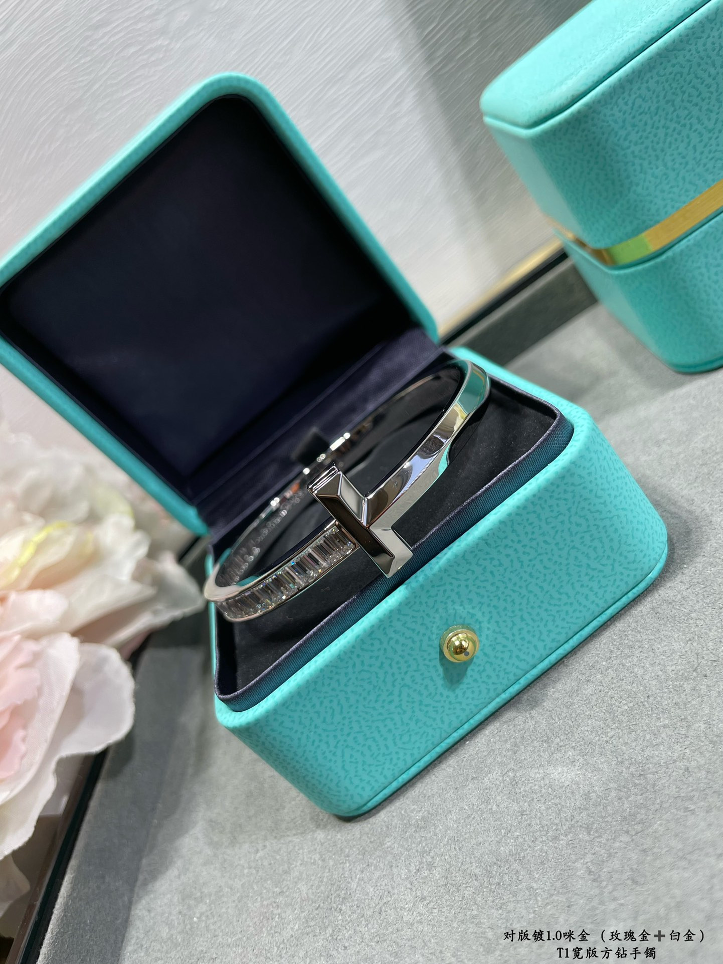 t*f*ny & co. t1 wide square Di*m*nd bracelet