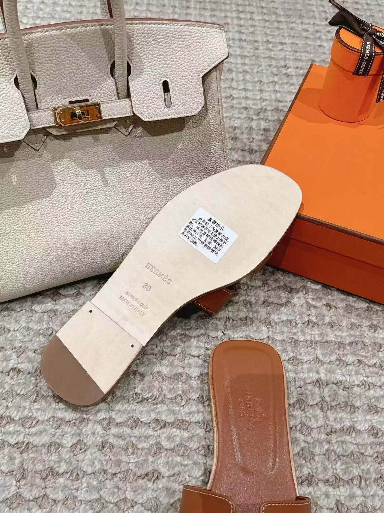 ua H**me5 oran sandal
