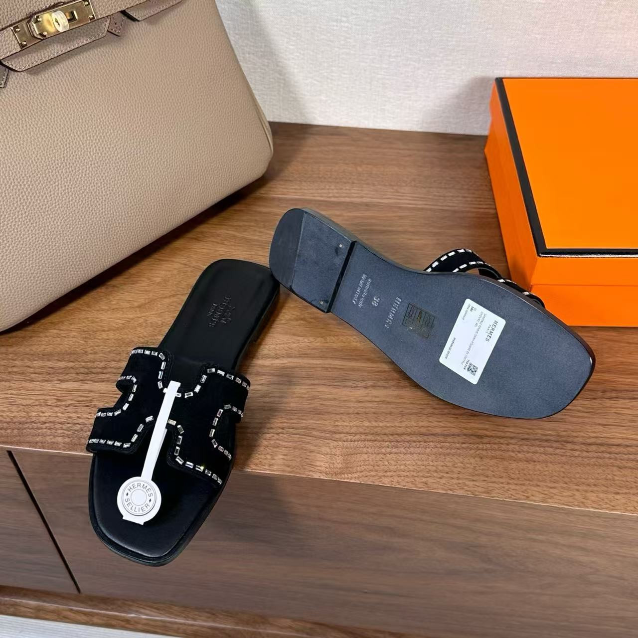 ua H**me5 oran sandal