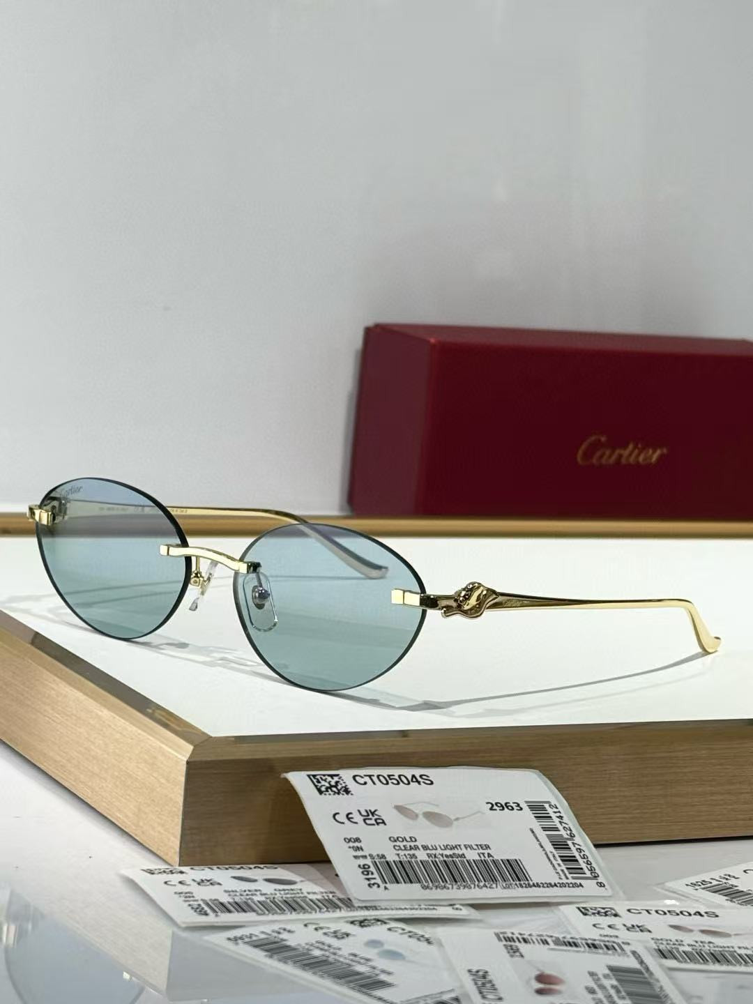 Ca*t*er glasses