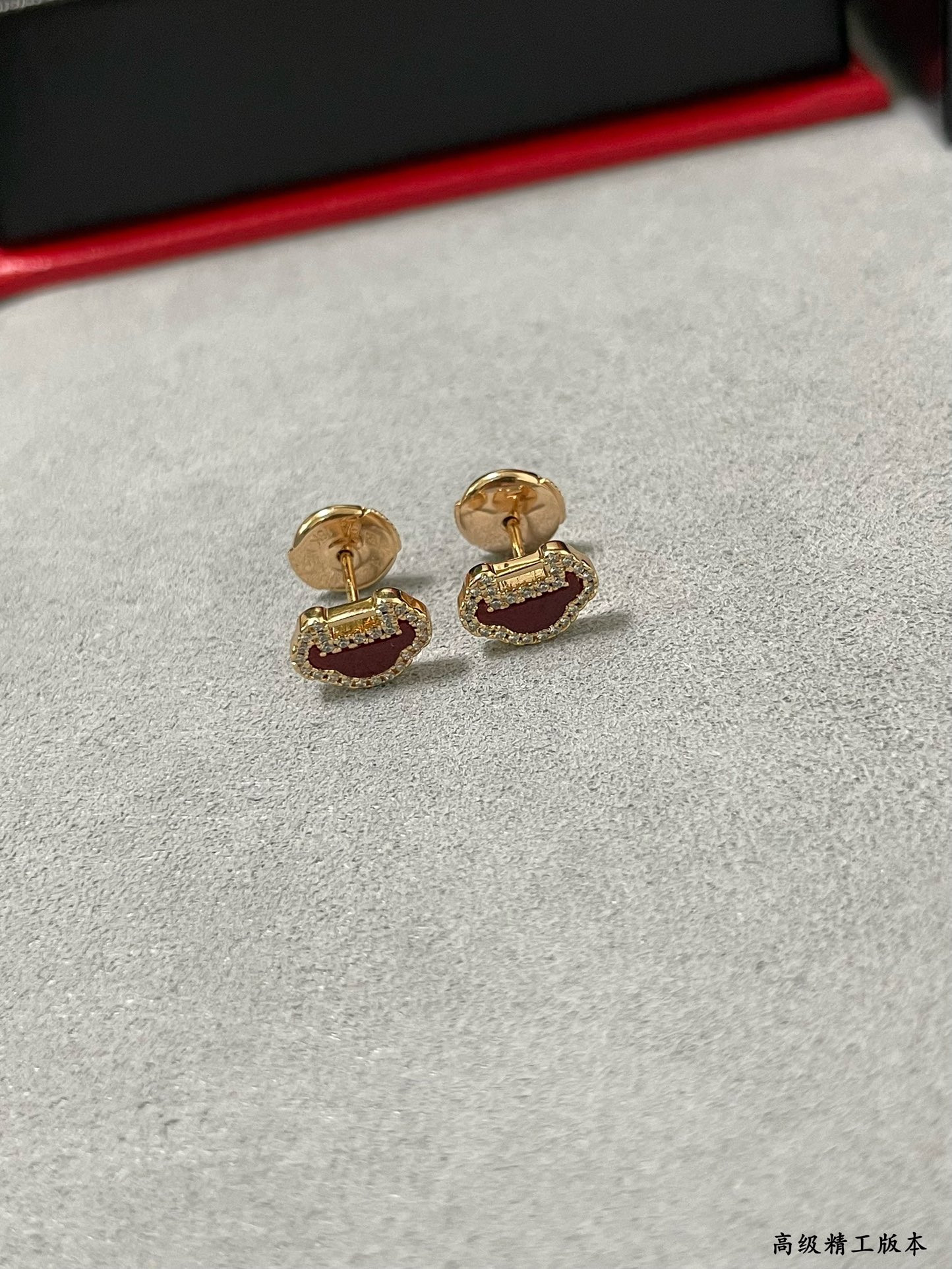Qeelin Mini Ruyi Stud Earrings