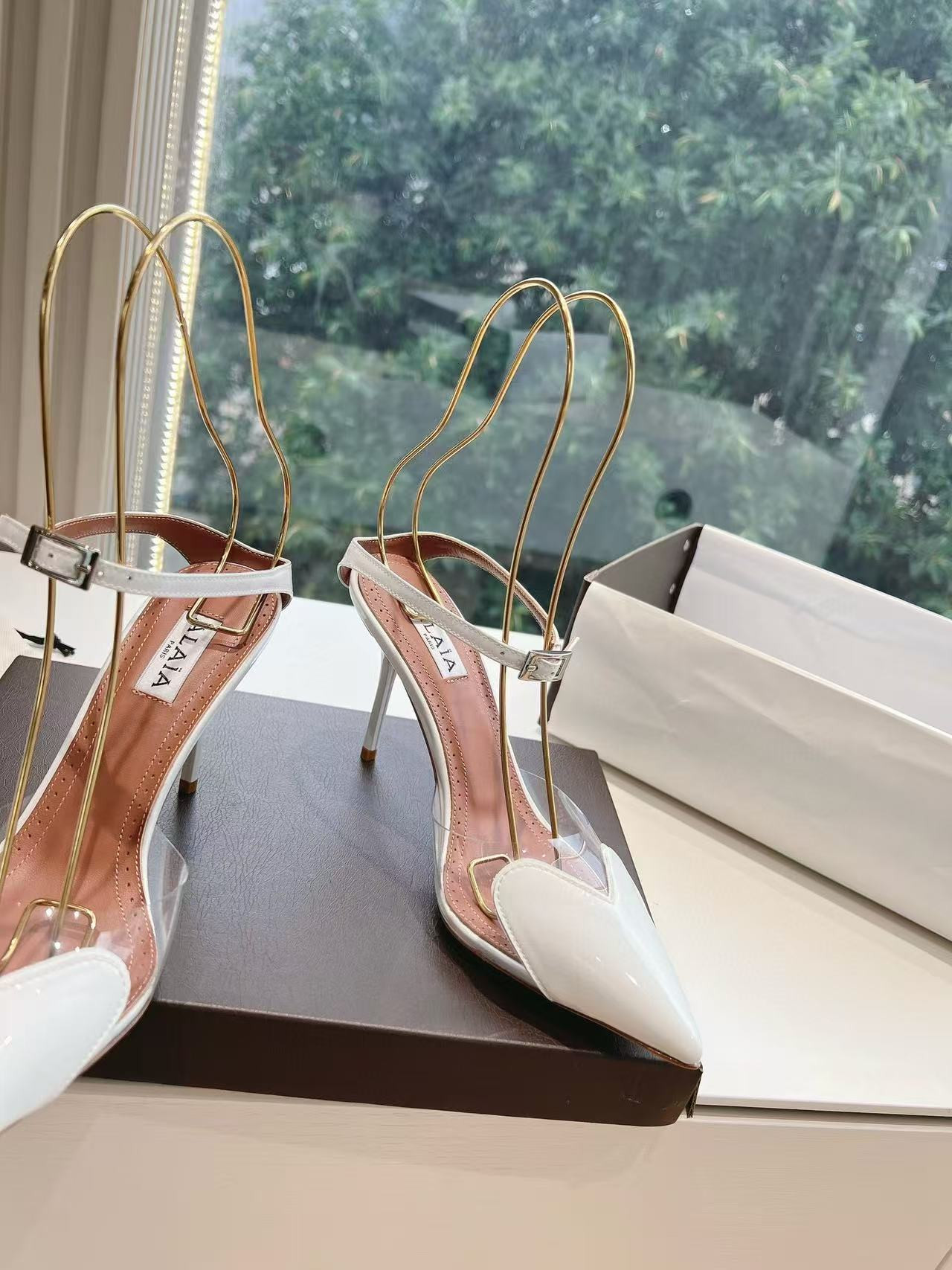 UA ALAÏA Patent Heart-Toe Stiletto Pumps