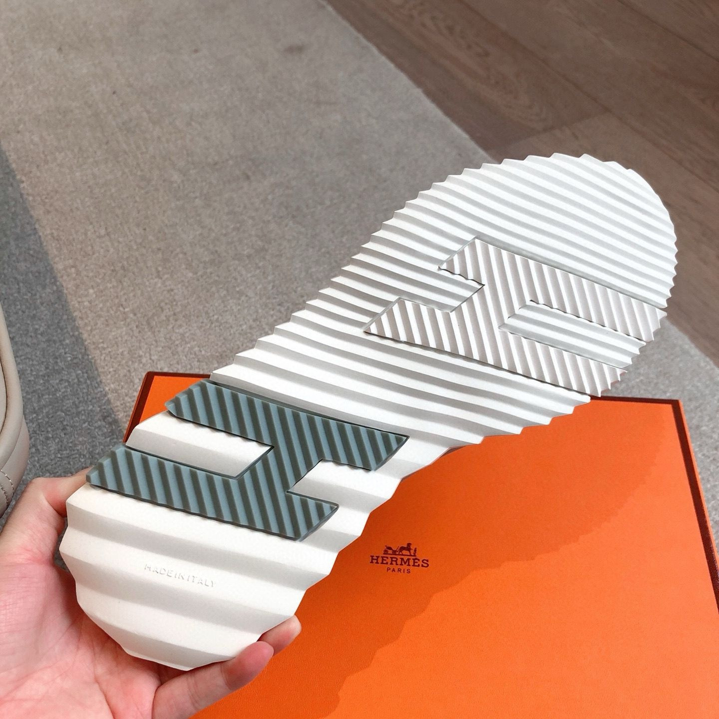 ua H**me5 bouncing sneaker