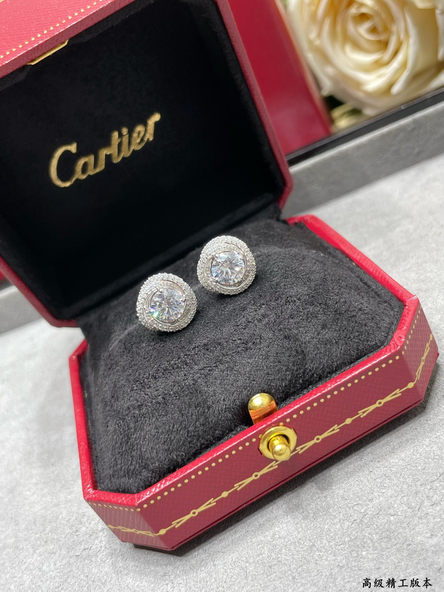 Ca*t*er twist stud earrings