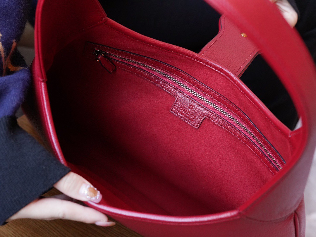 Aphrodite medium shoulder bag