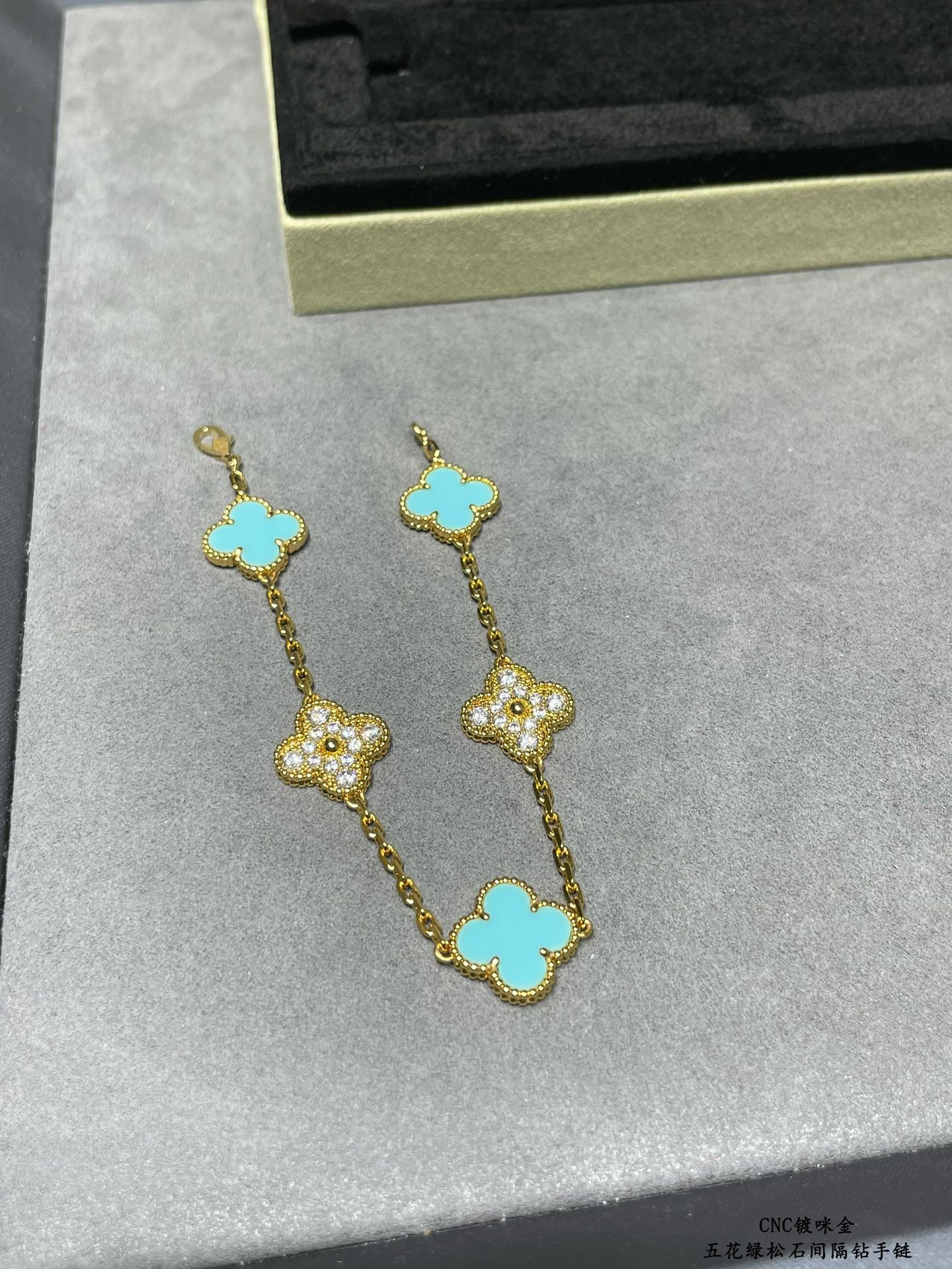 v*n cl*f & arpels turquoise interval Di*m*nd five-flower four-leaf clover bracelet