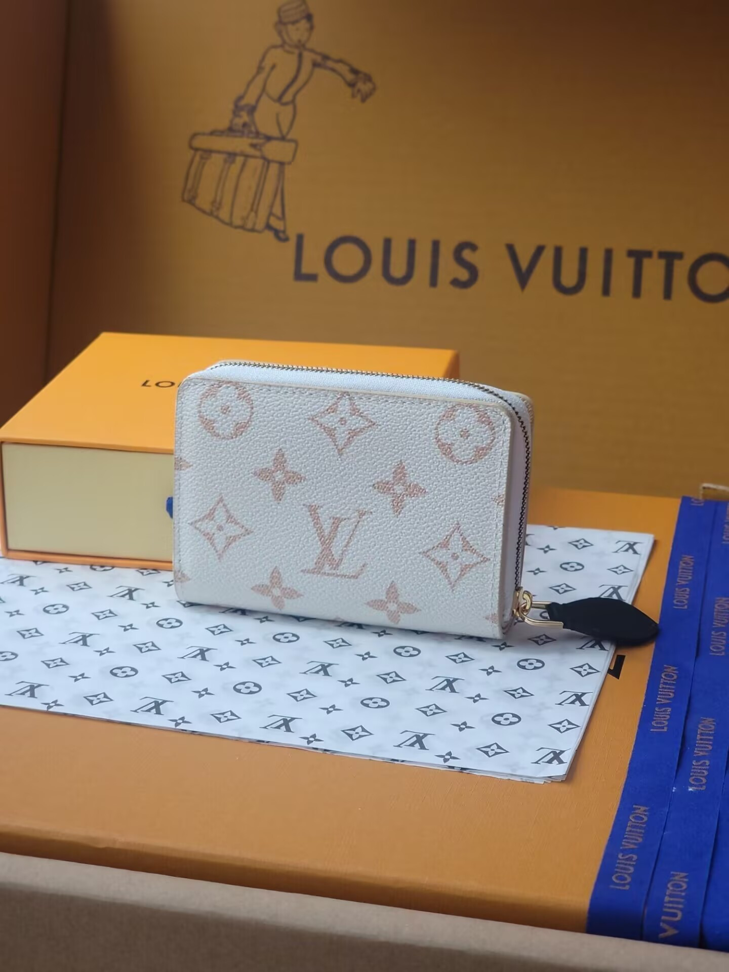LV Cléa Wallet M22399 8.5x3.5x11cm