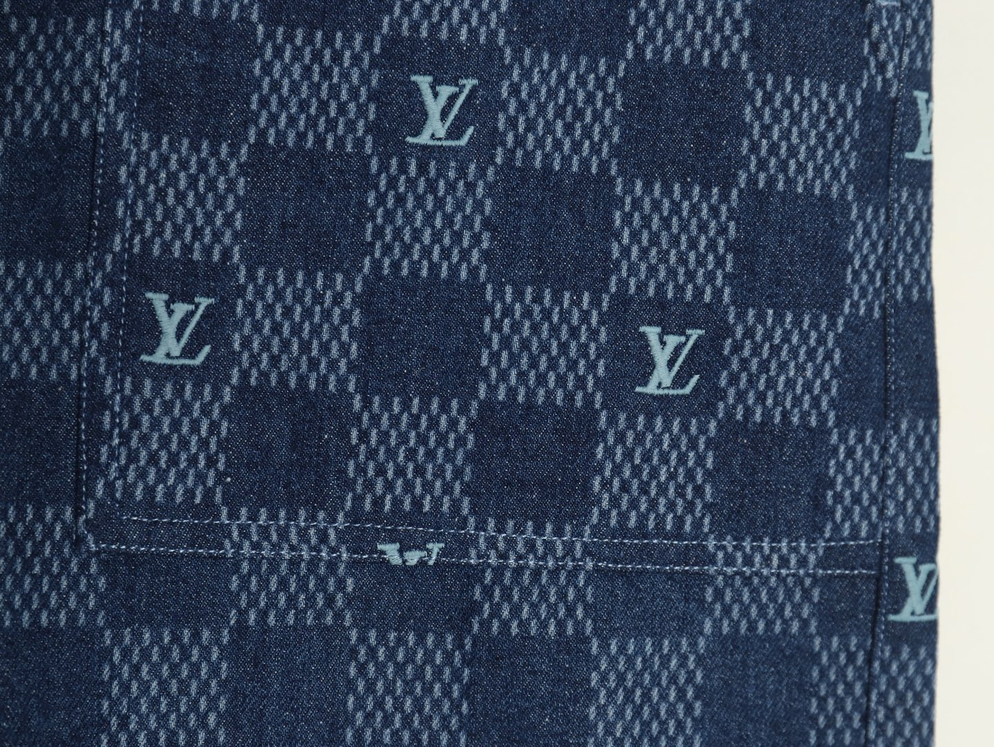 l0*is V*t0n lv shorts