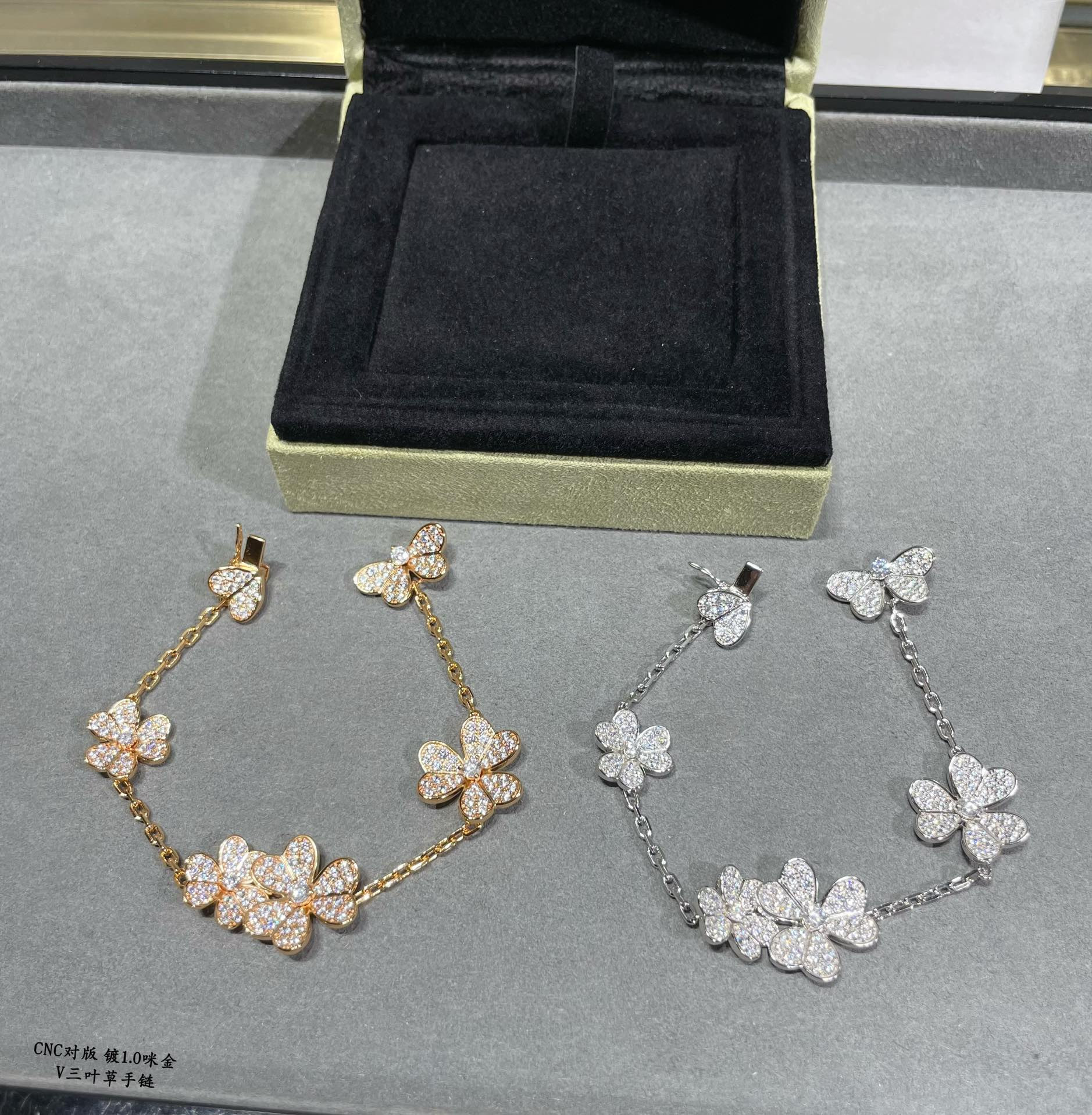 V*N CL*F & arpels clover bracelet