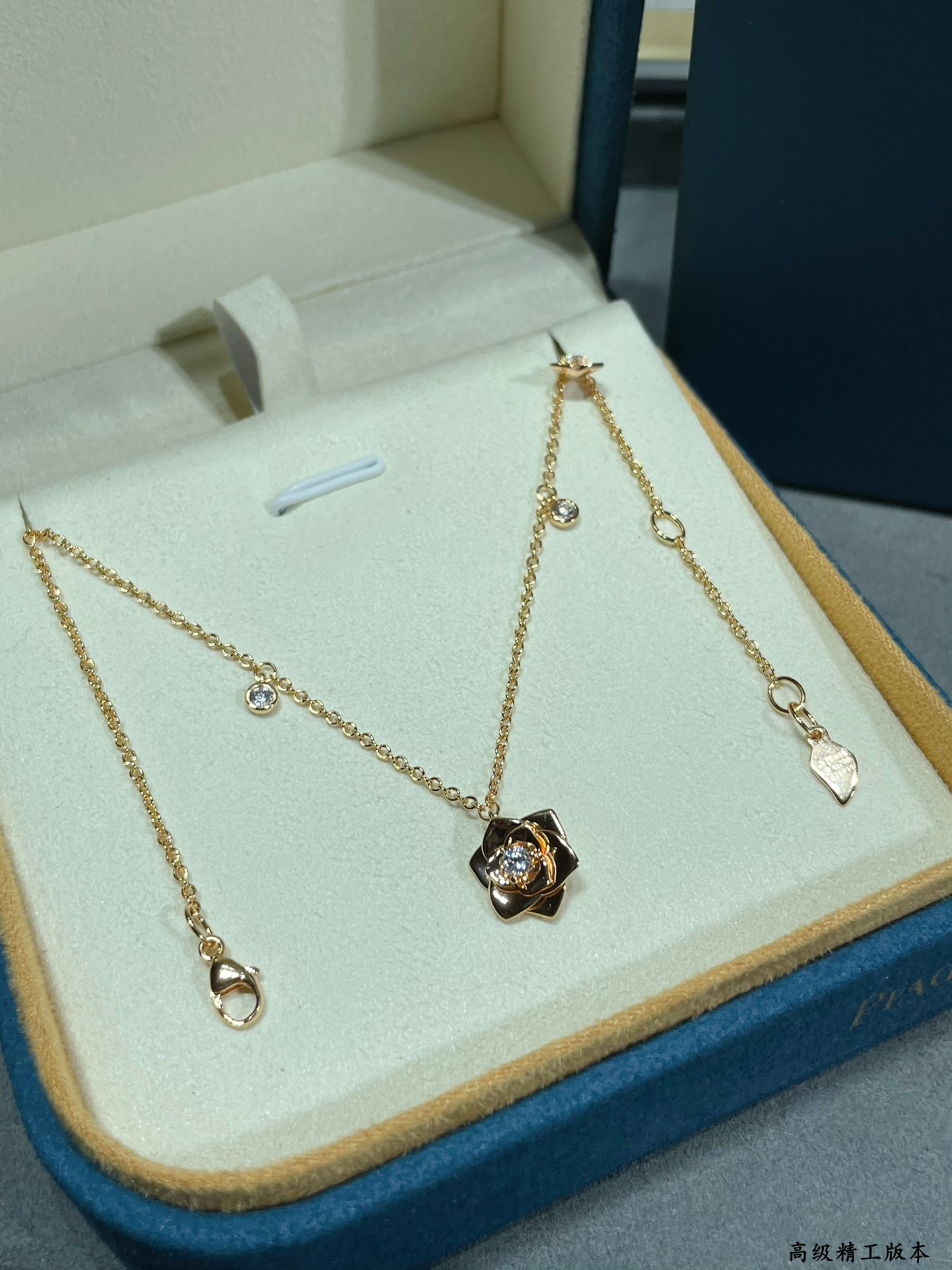 Piaget polished gold flower Necklace