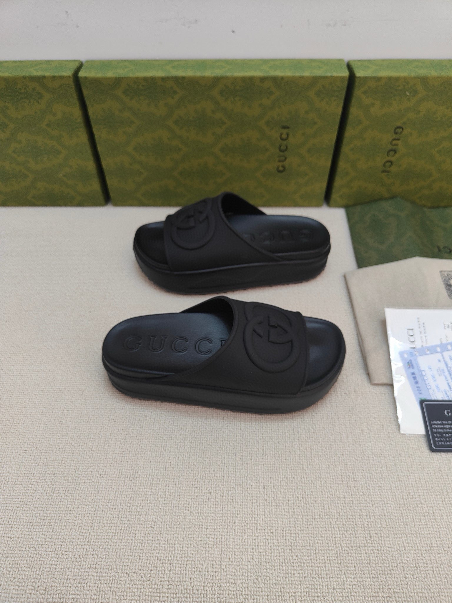 ua G*u*i gg slide sandal