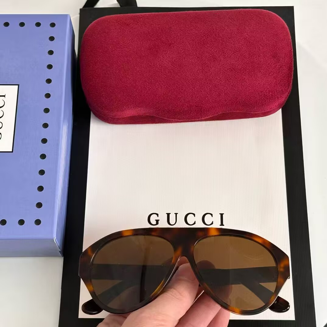 G*u*i glasses