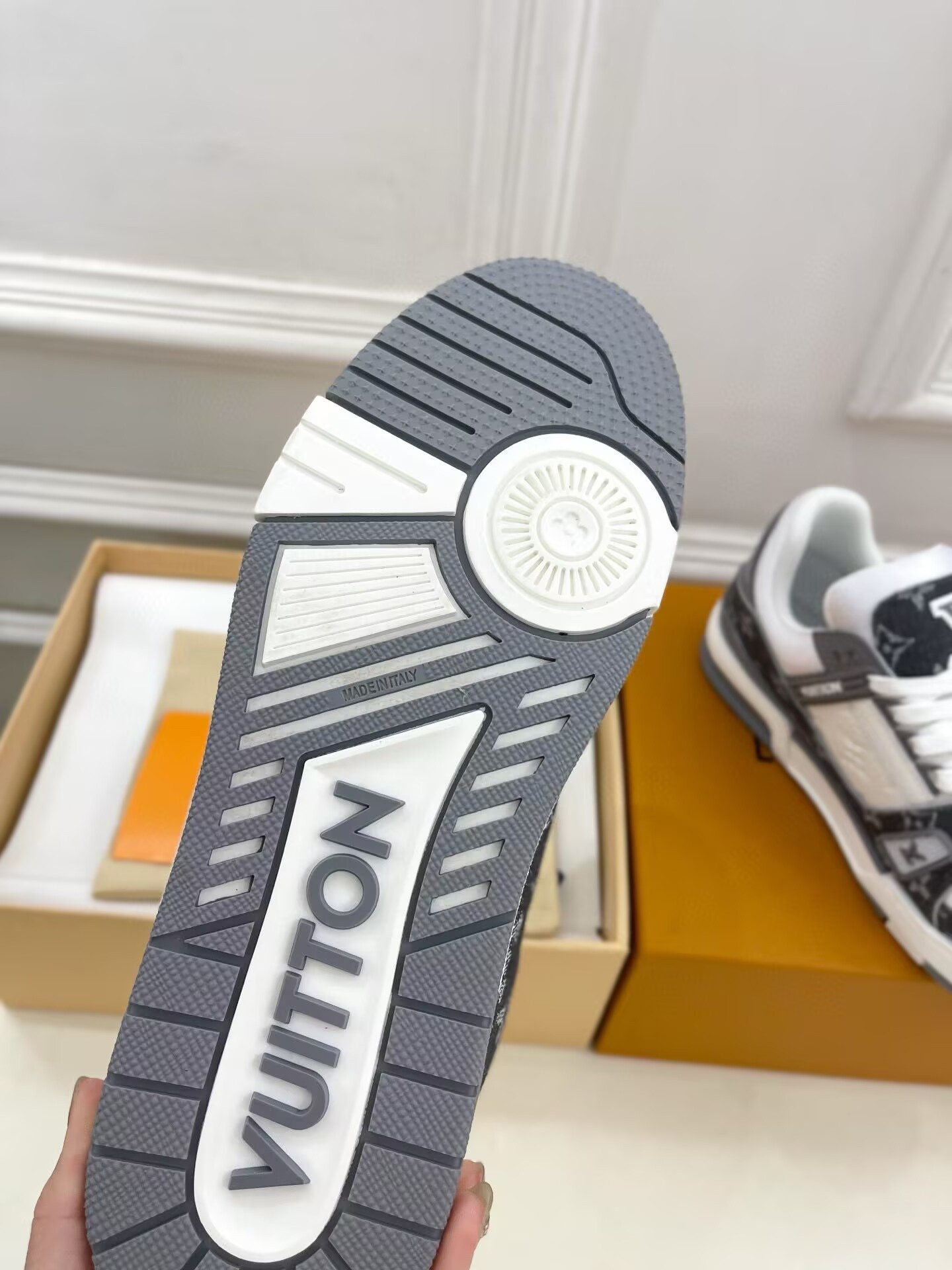 UA LV trainer Sneakers