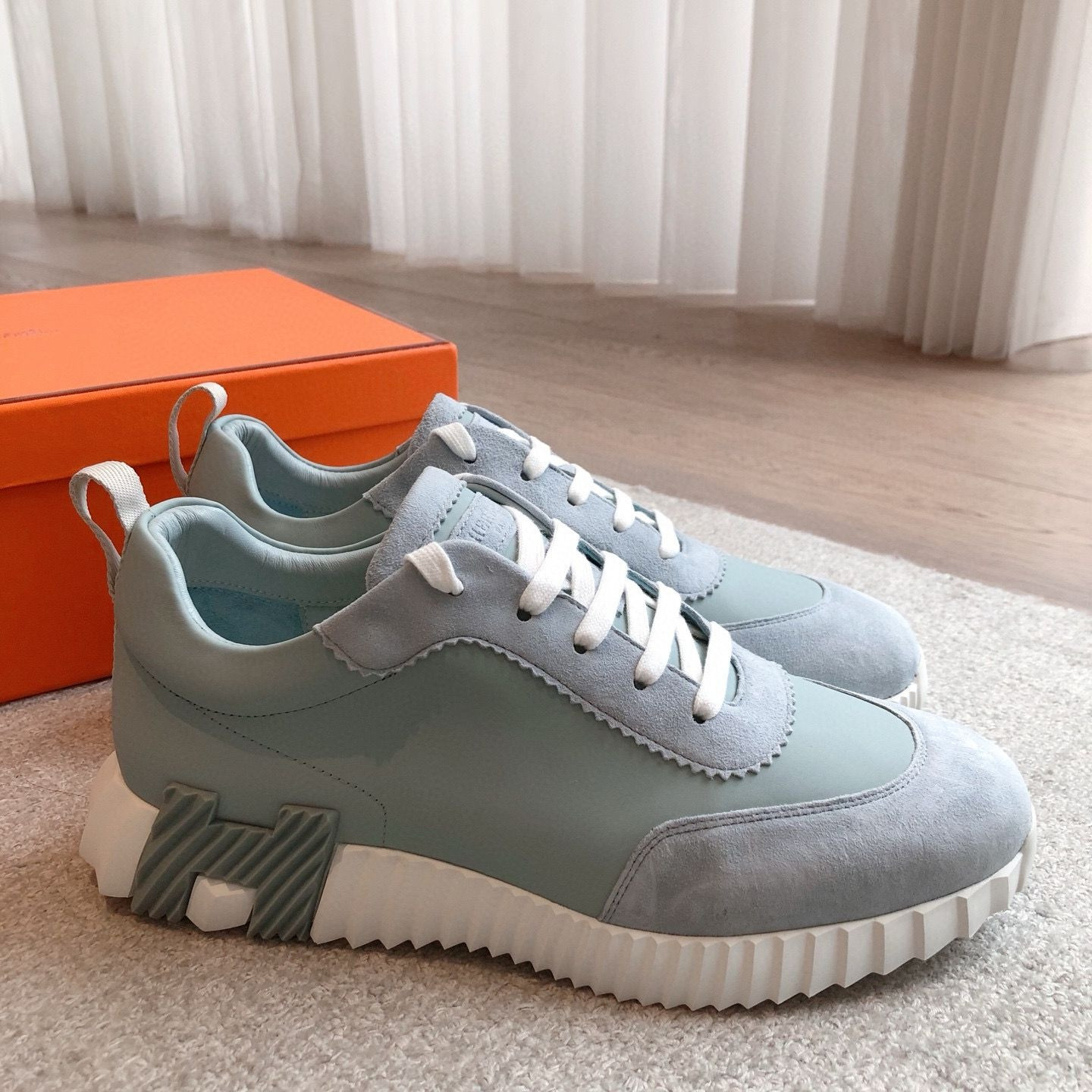 ua H**me5 bouncing sneaker