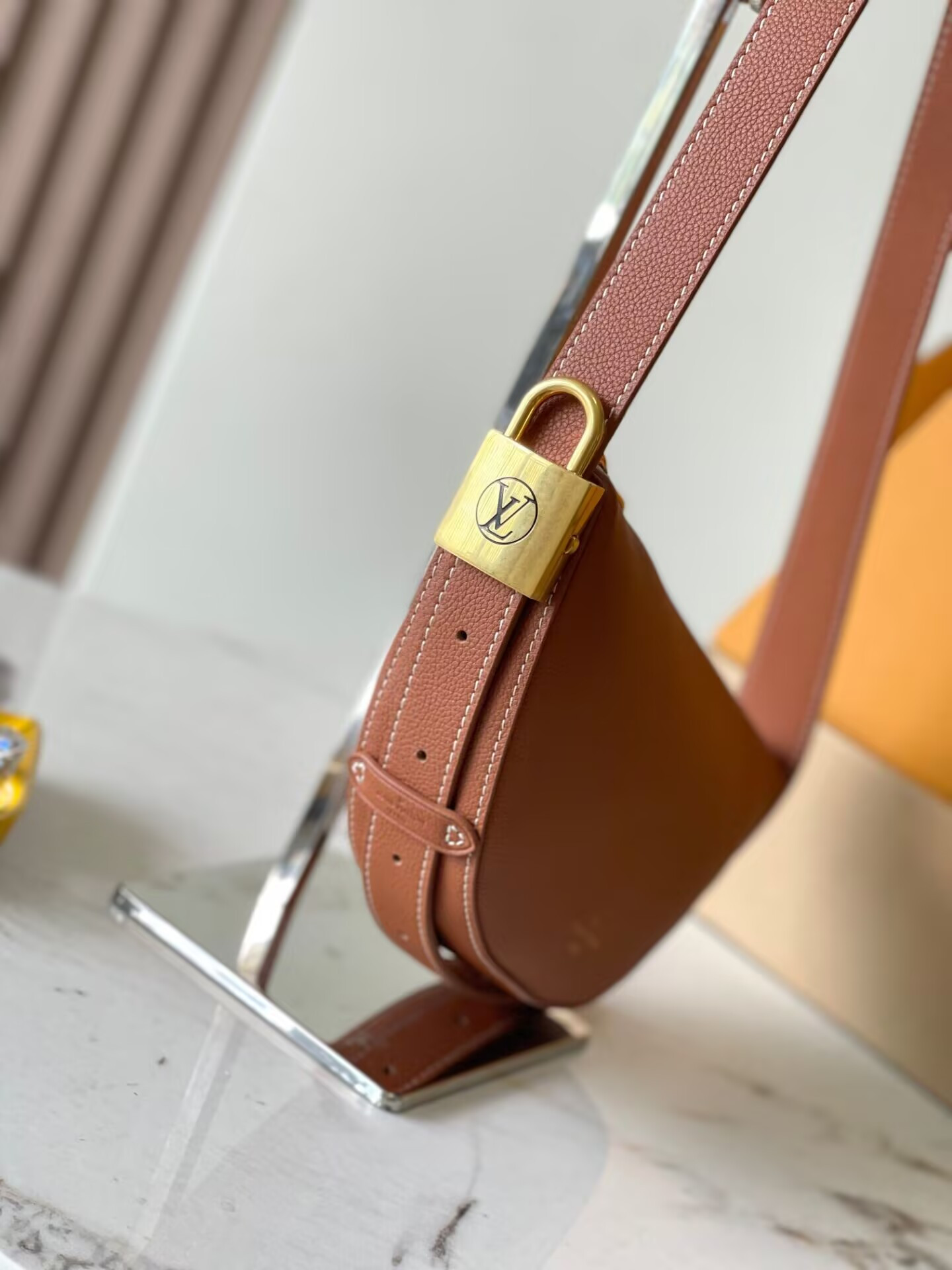LV Low Key Bumbag M83546 28x13x5.5cm