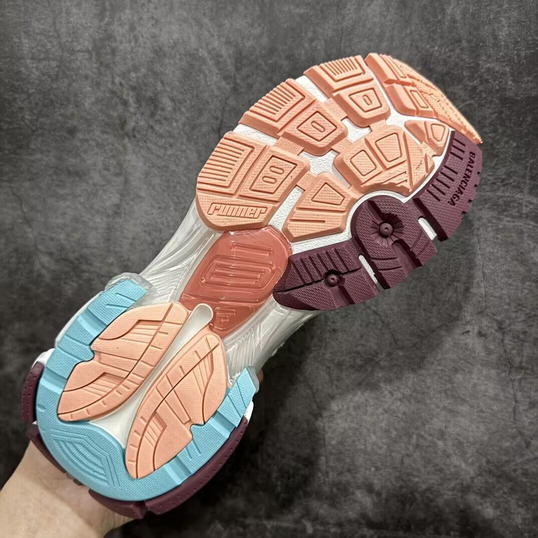 ua Ba*len*cia*ga runner sneaker