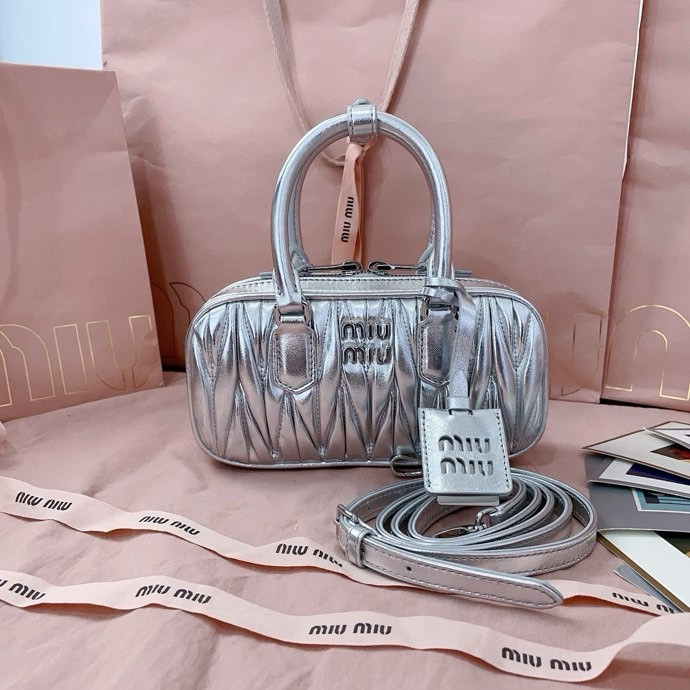 Miu Miu Arcadie matelassé nappa leather bag 22X10.5X7.5cm