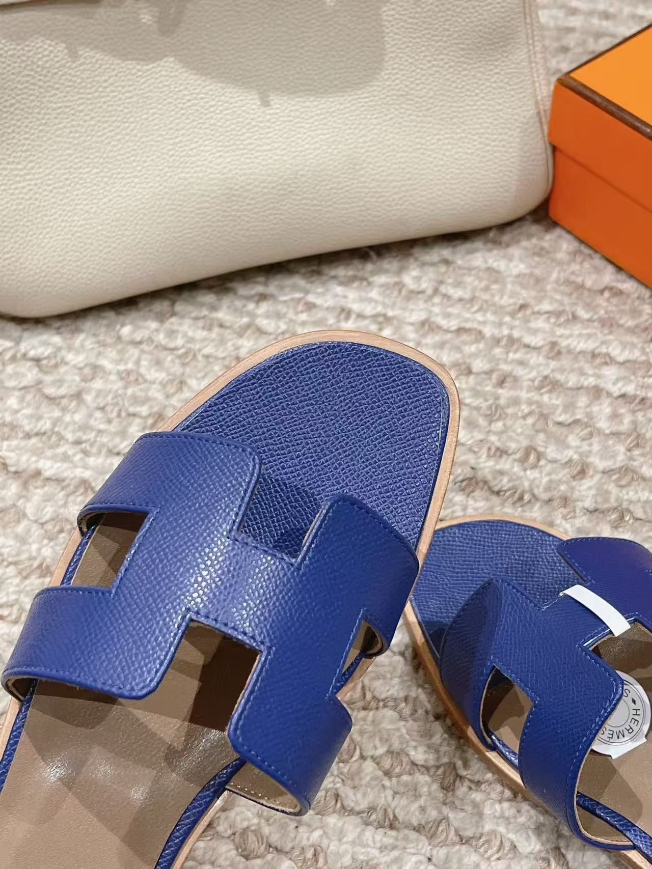 ua H**me5 oran sandal