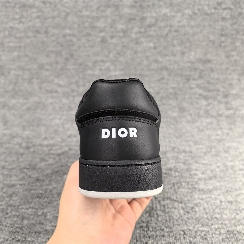 ua D*or sneaker