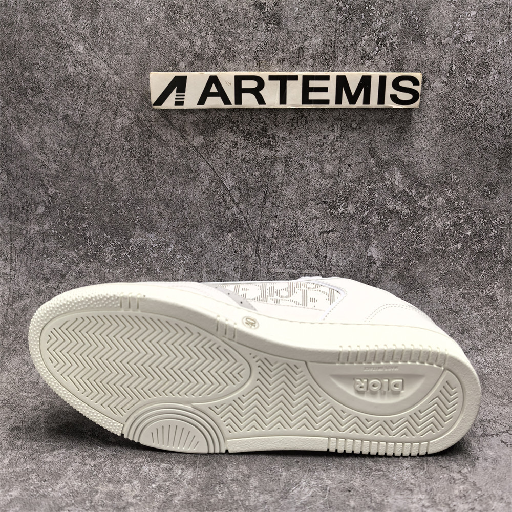 ua D*or sneaker