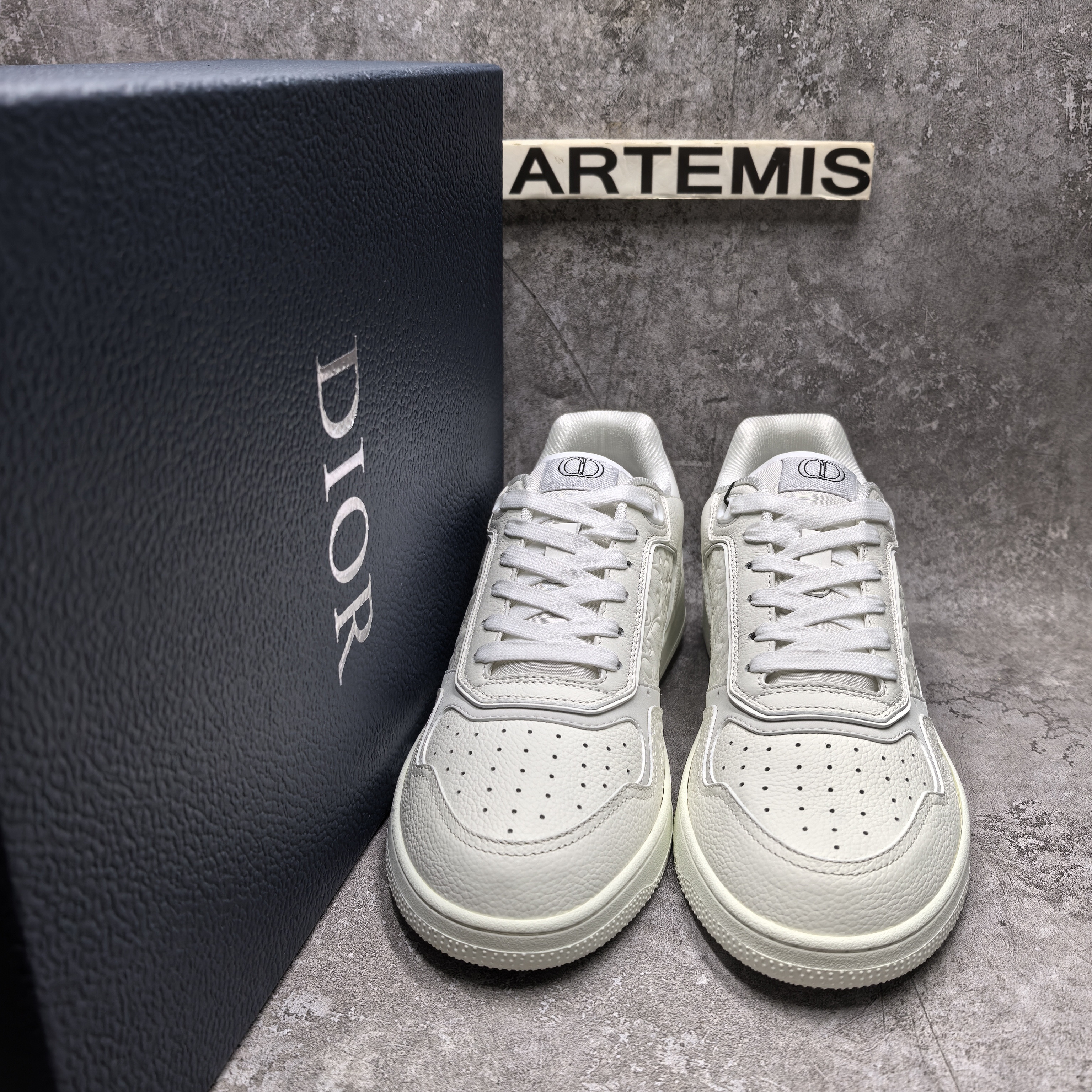 ua D*or sneaker