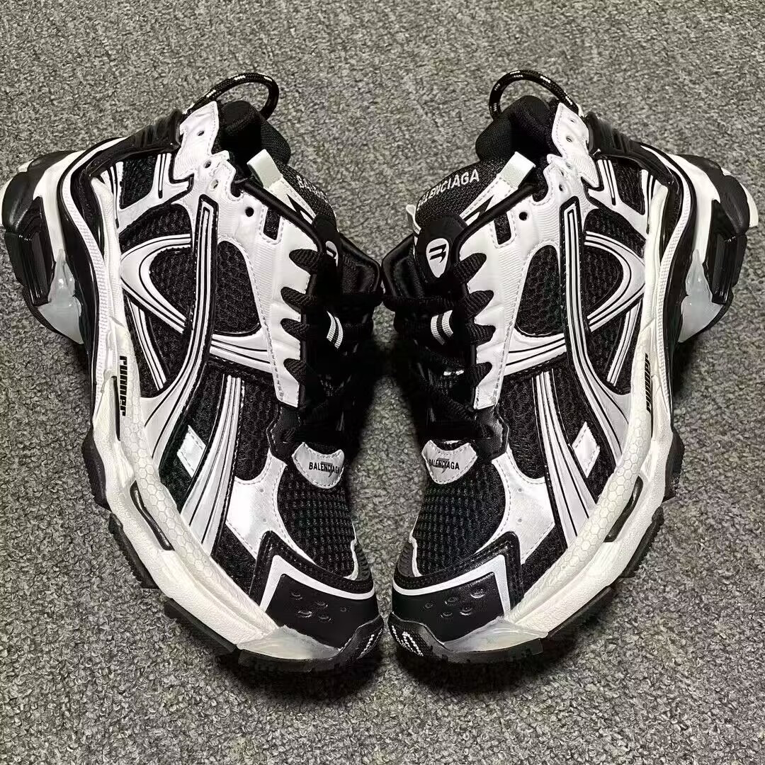 ua Ba*len*cia*ga runner sneaker in white