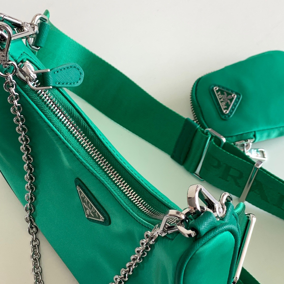 Pra*a re-edition 2005 re-nylon bag green